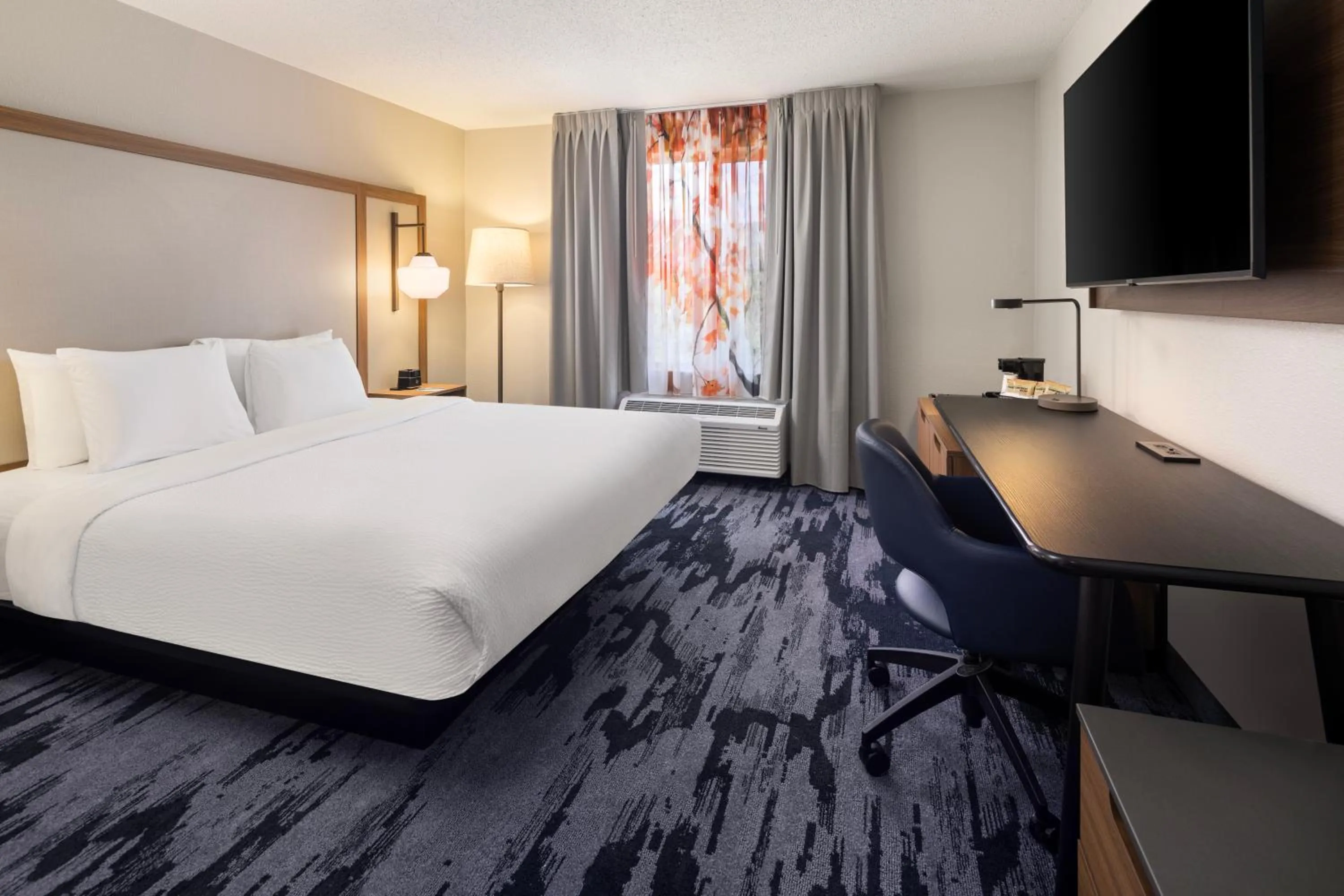 Bedroom, Bed in Fairfield Inn & Suites by Marriott Columbus East