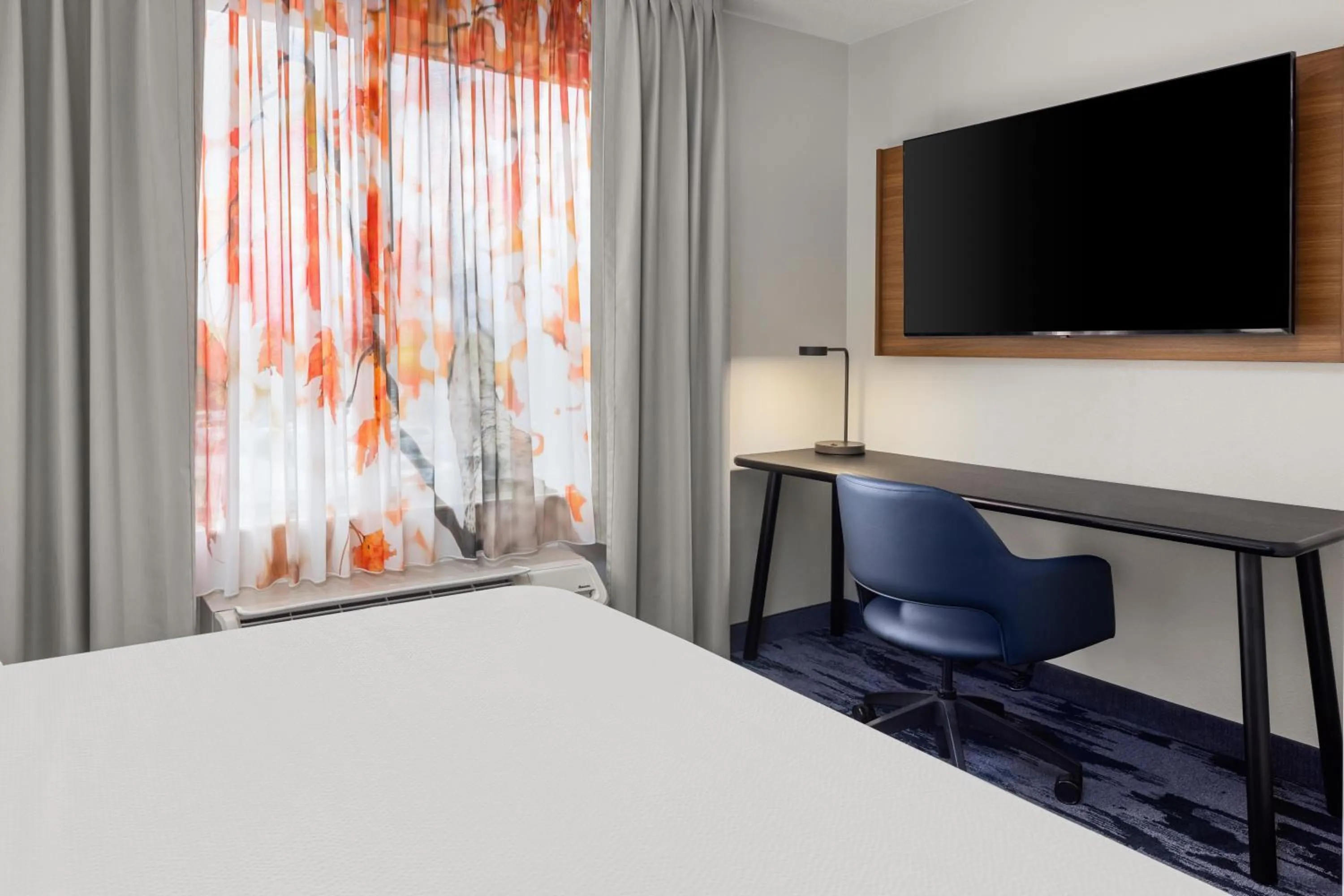 Bedroom, Bed in Fairfield Inn & Suites by Marriott Columbus East