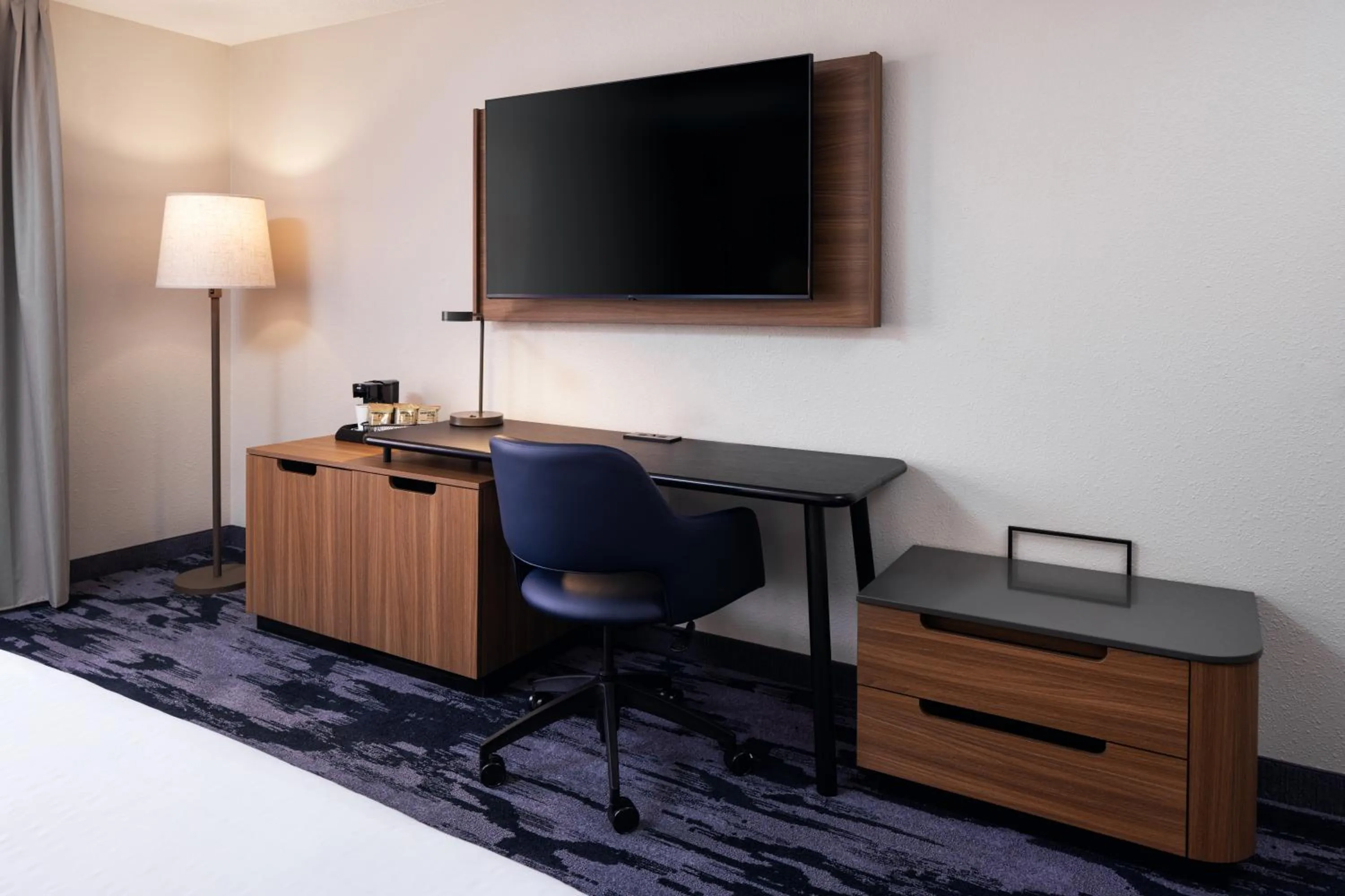 Bedroom, Bed in Fairfield Inn & Suites by Marriott Columbus East