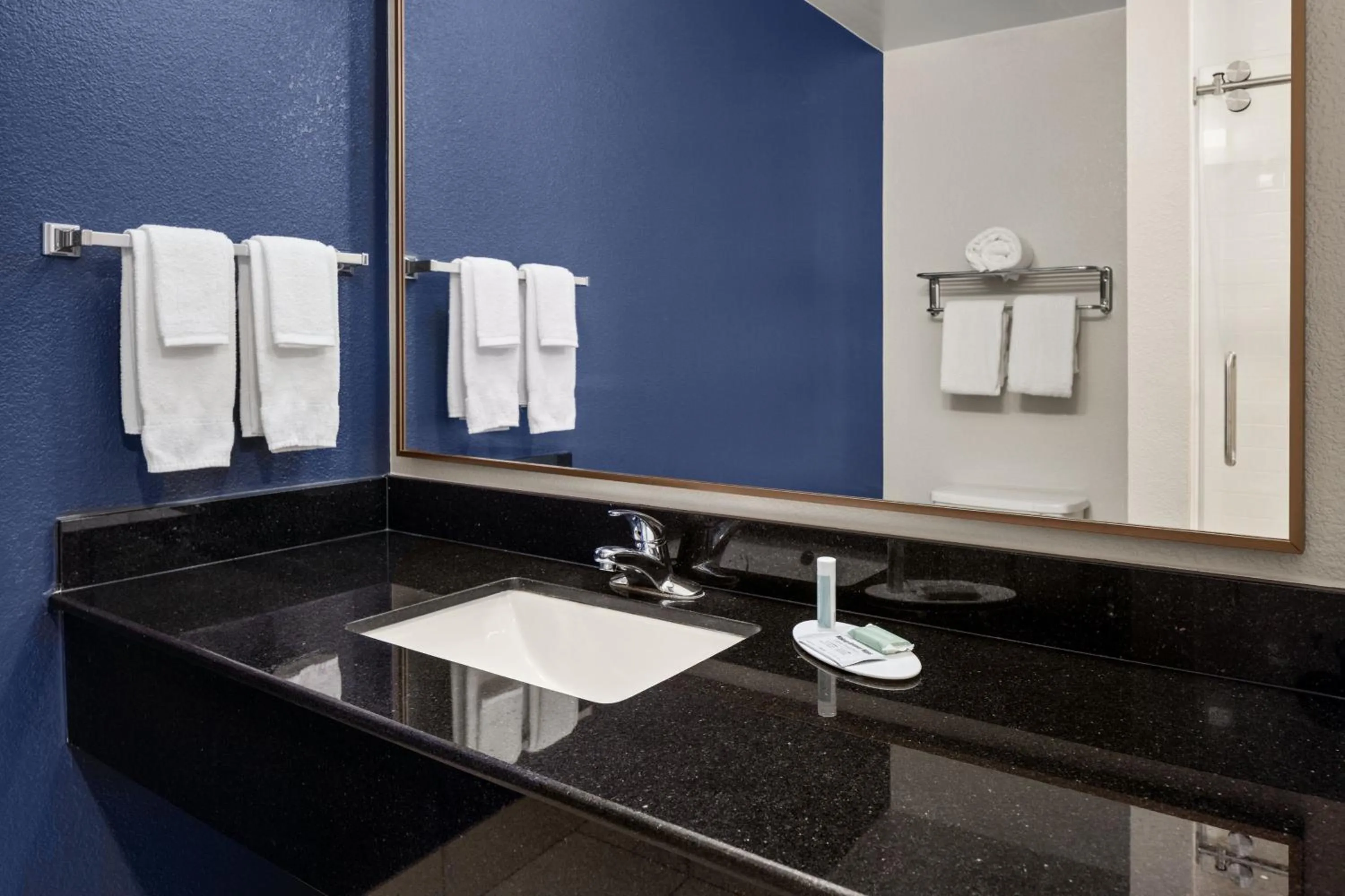 Bathroom in Fairfield Inn & Suites by Marriott Columbus East