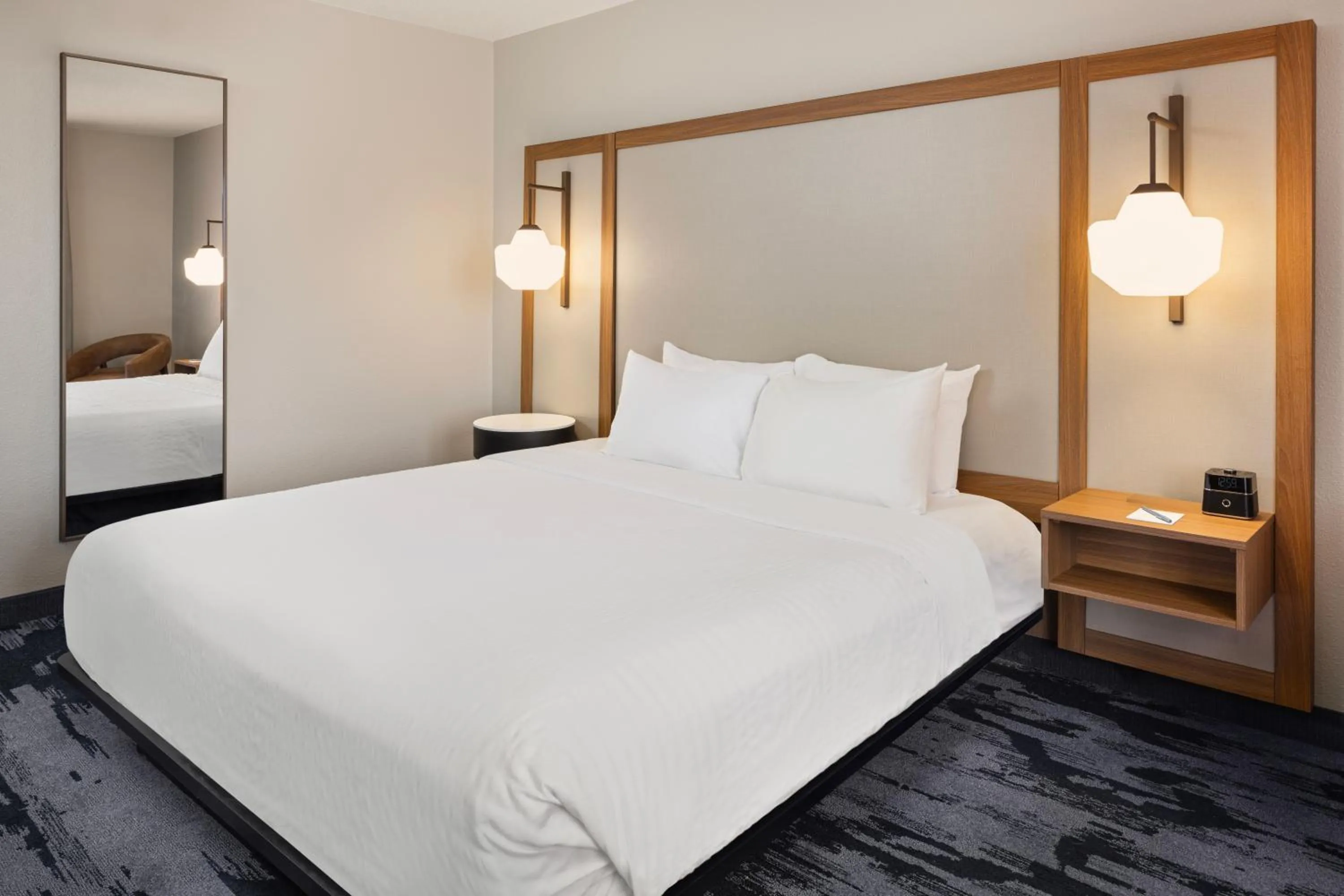 Bedroom, Bed in Fairfield Inn & Suites by Marriott Columbus East