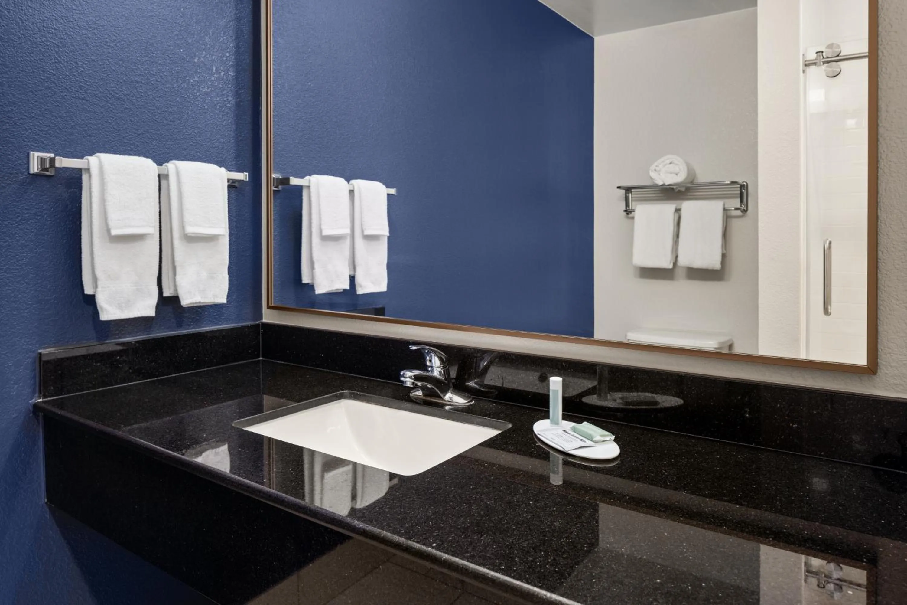 Bathroom in Fairfield Inn & Suites by Marriott Columbus East