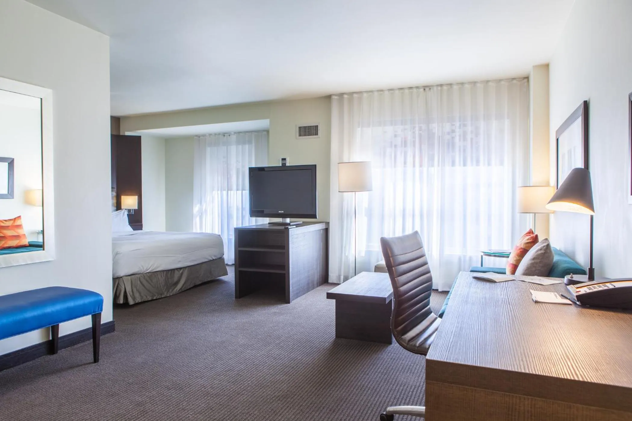 Bed in Aloft Silicon Valley