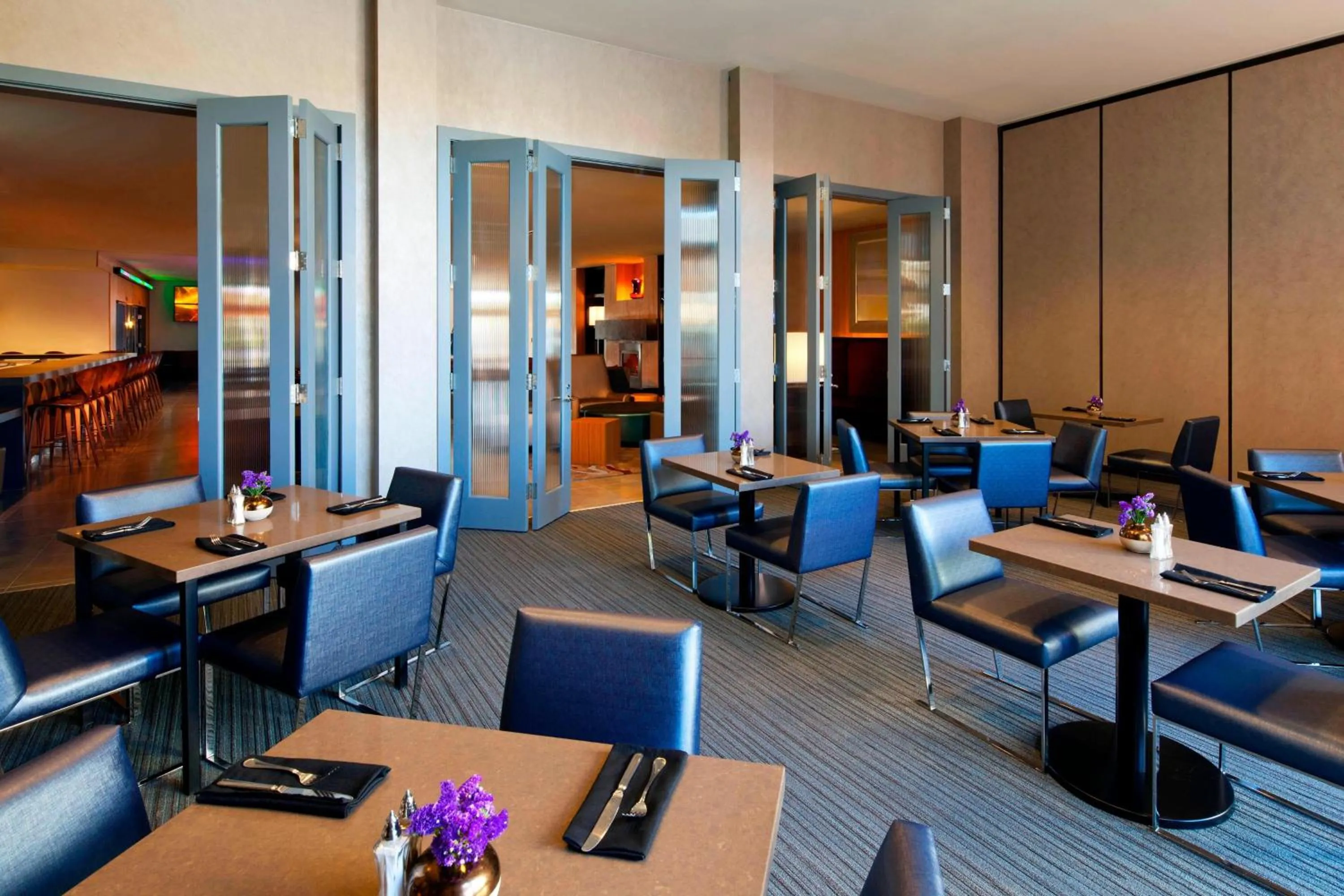 Restaurant/places to eat in Aloft Silicon Valley