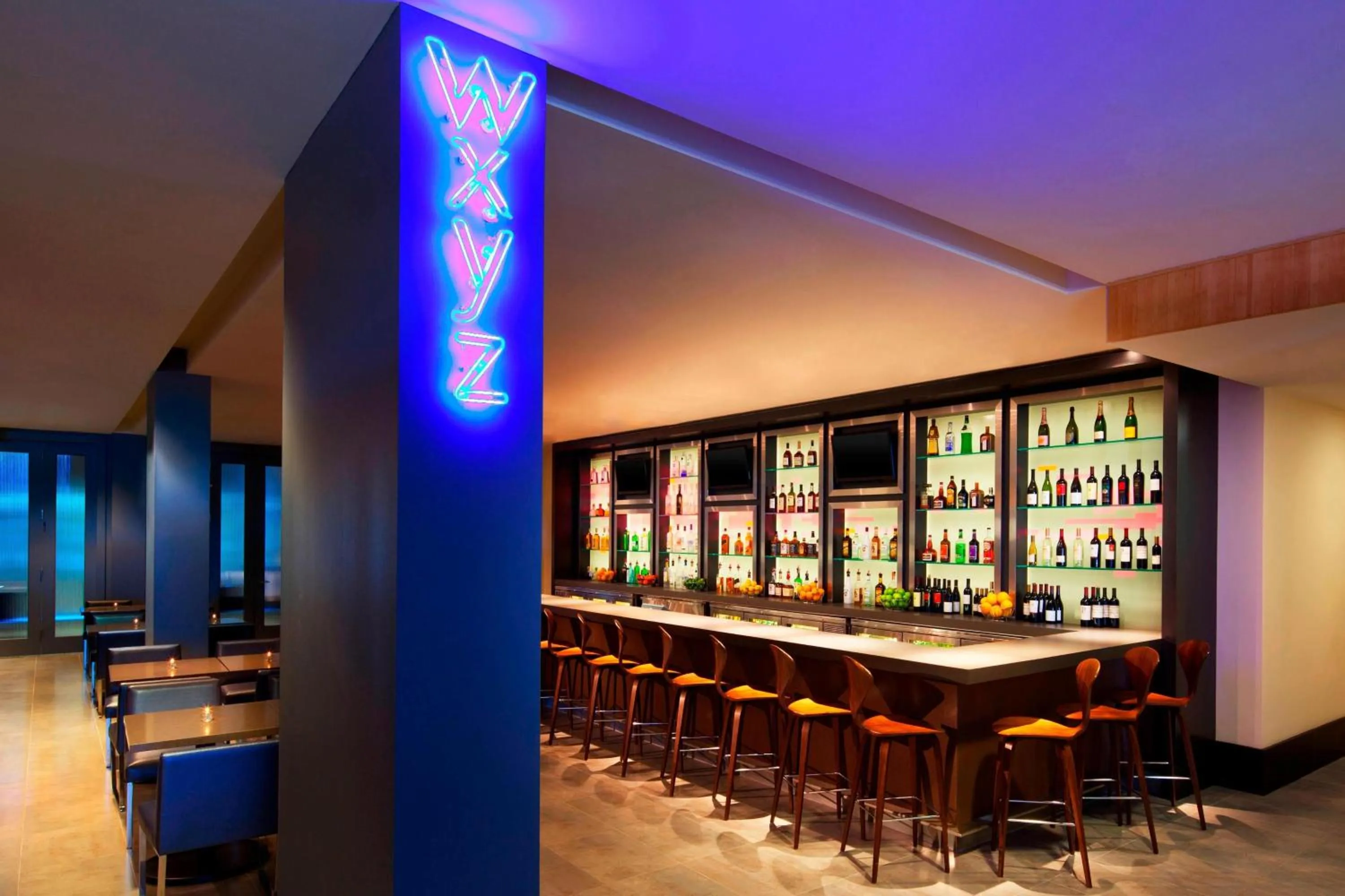 Lounge or bar in Aloft Silicon Valley