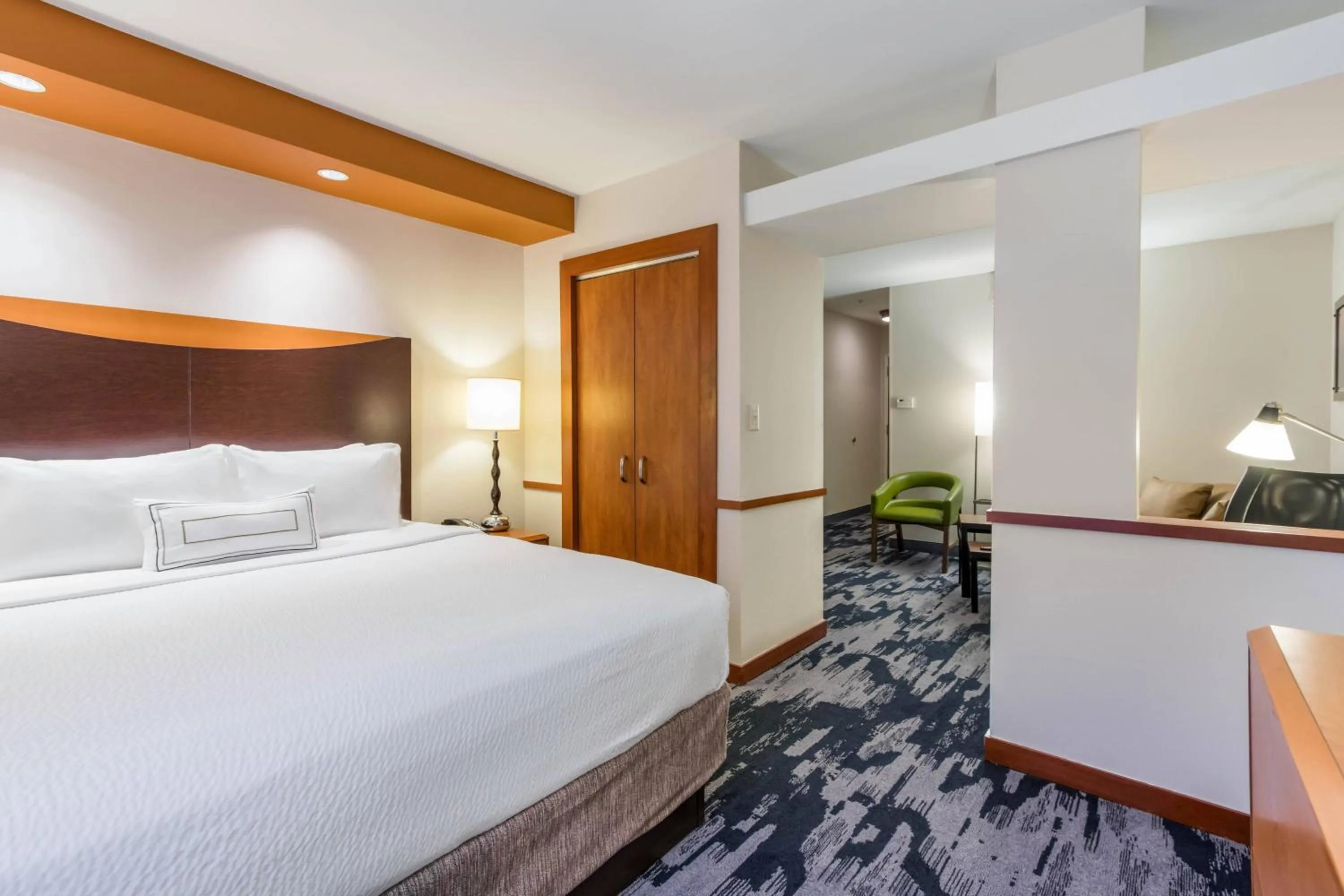 Photo of the whole room, Bed in Fairfield Inn & Suites Columbia