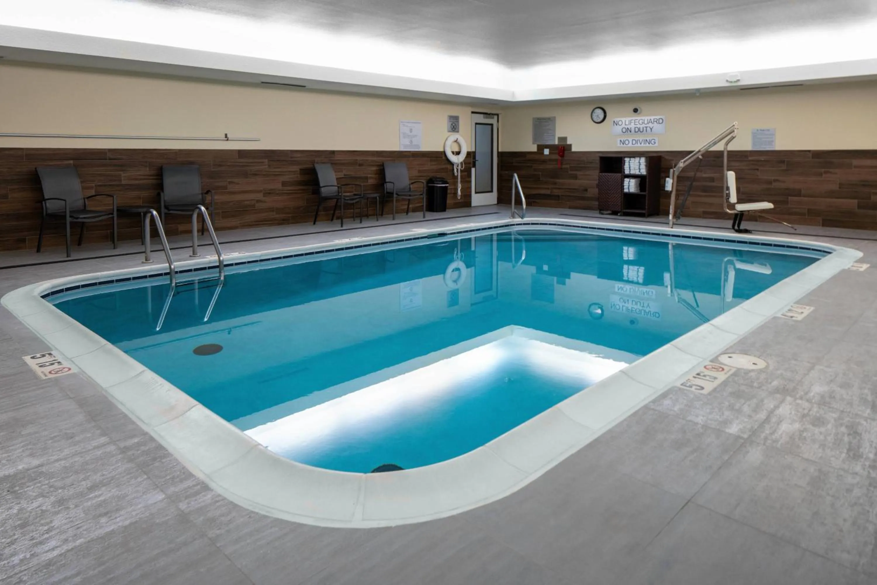 Swimming pool in Fairfield Inn & Suites Jefferson City