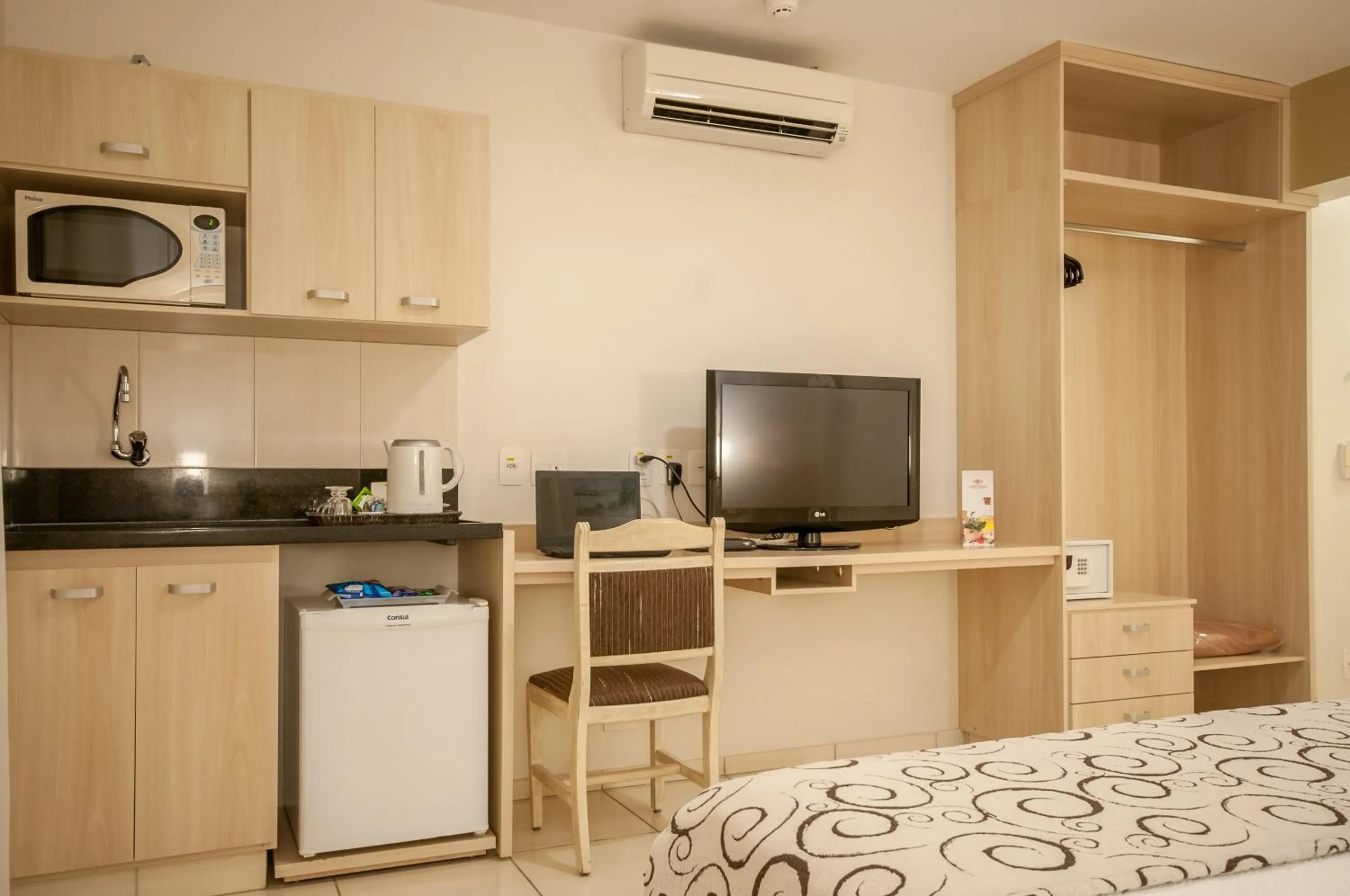 TV and multimedia, Bed in Saint Peter Hotel