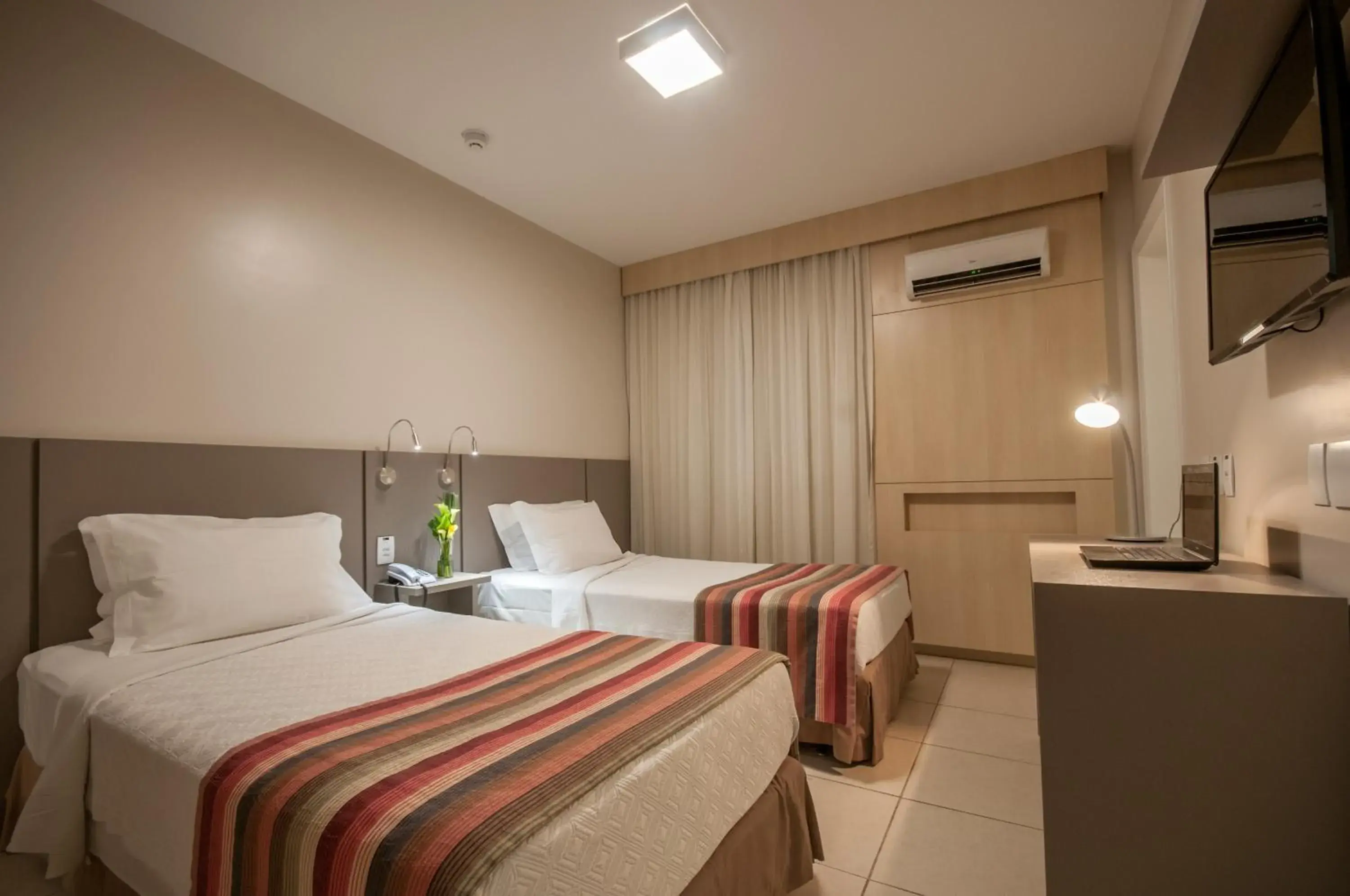 Deluxe Twin Room in Saint Peter Hotel Deluxe Twin Room in Saint Peter Hotel