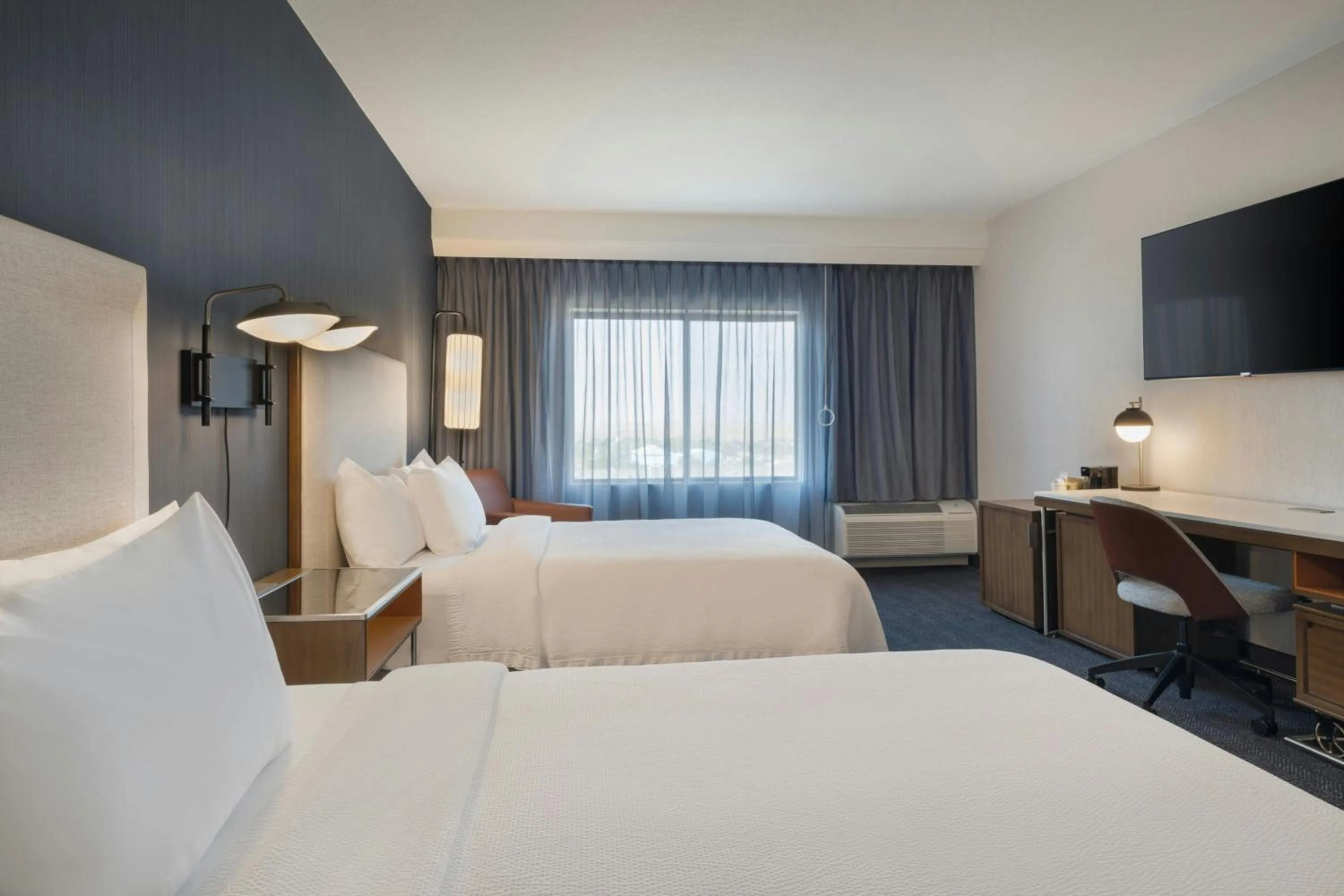 Photo of the whole room, Bed in Courtyard Casper