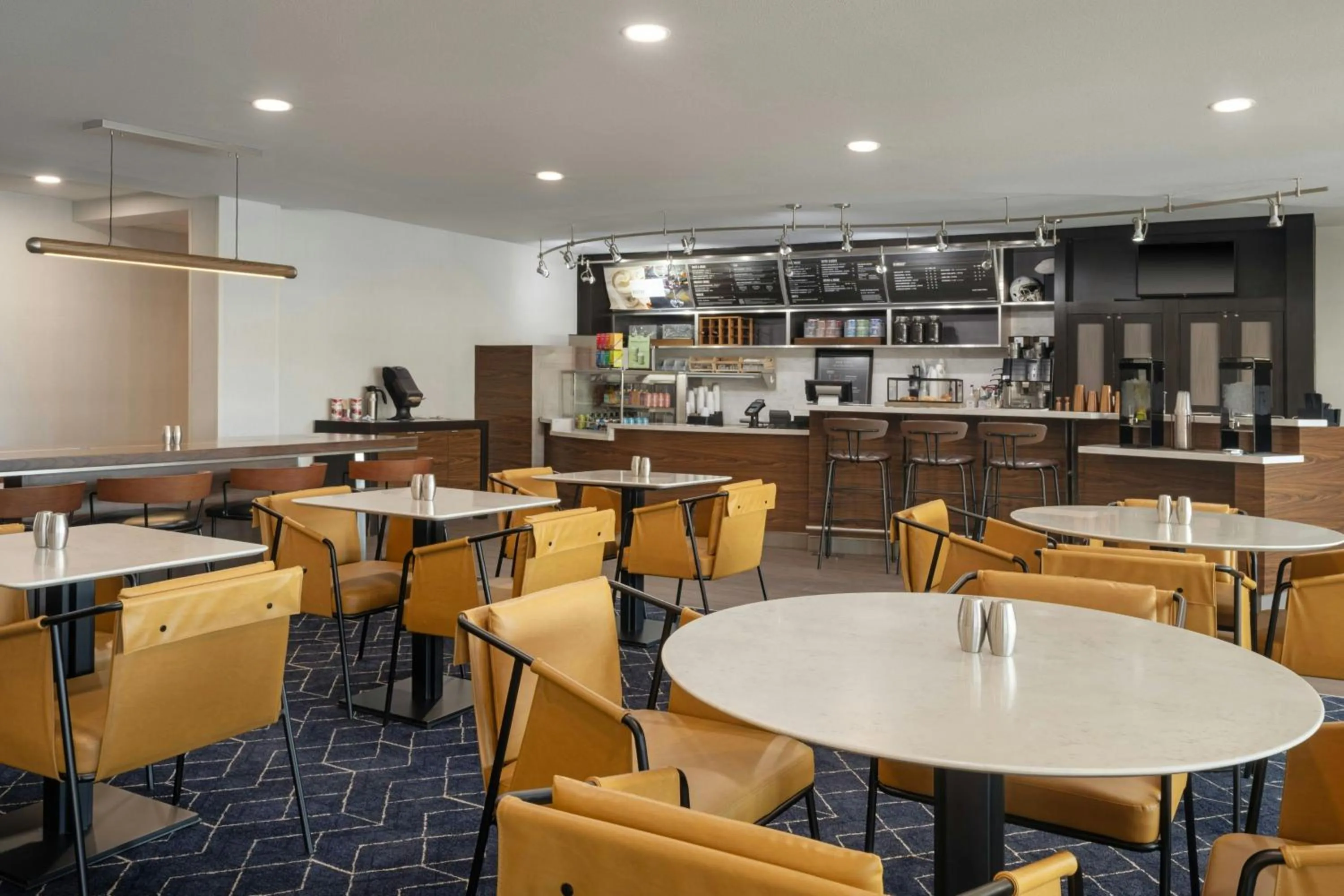 Breakfast in Courtyard Casper