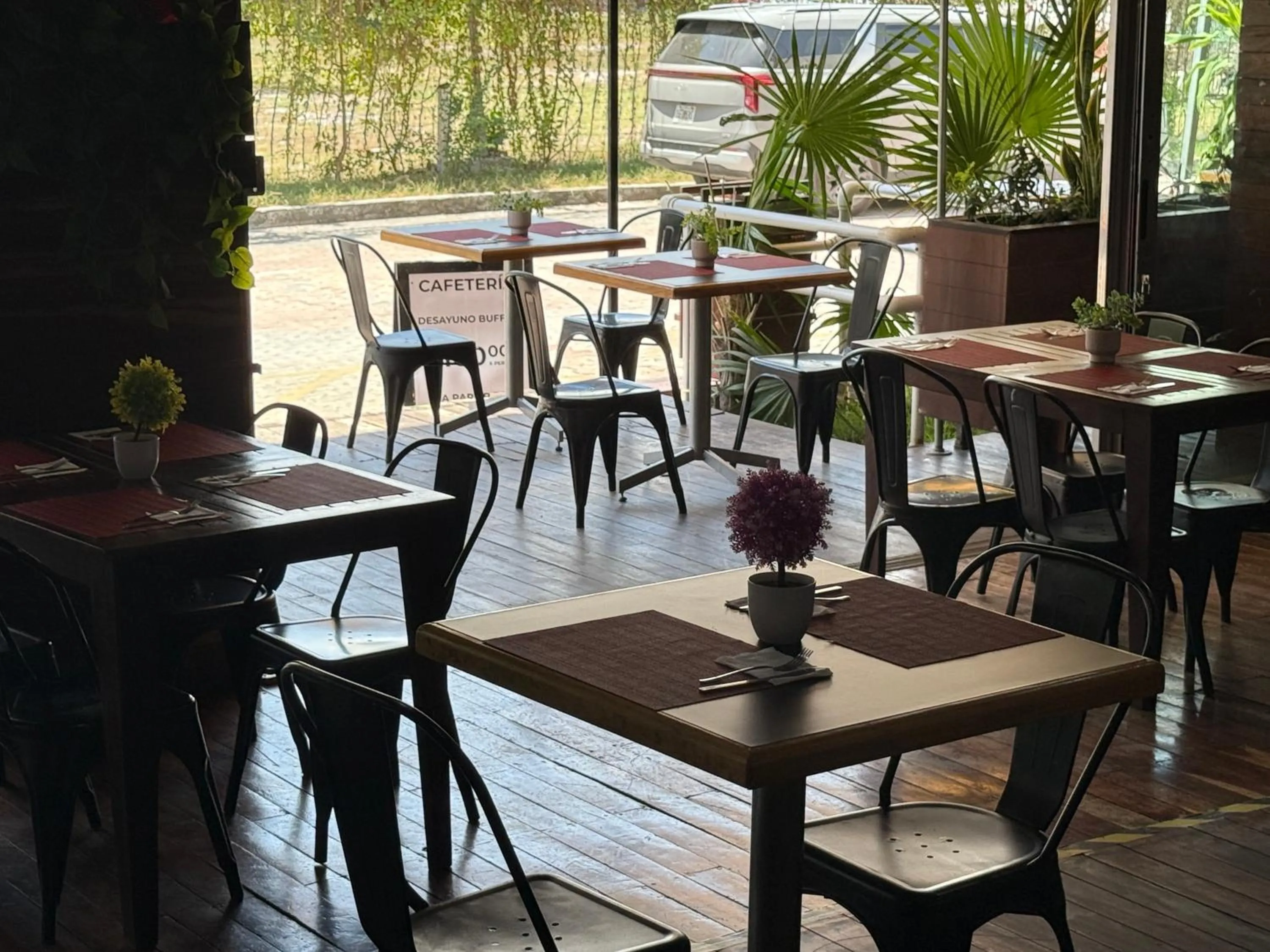 Restaurant/places to eat in Reina Roja Hotel Boutique