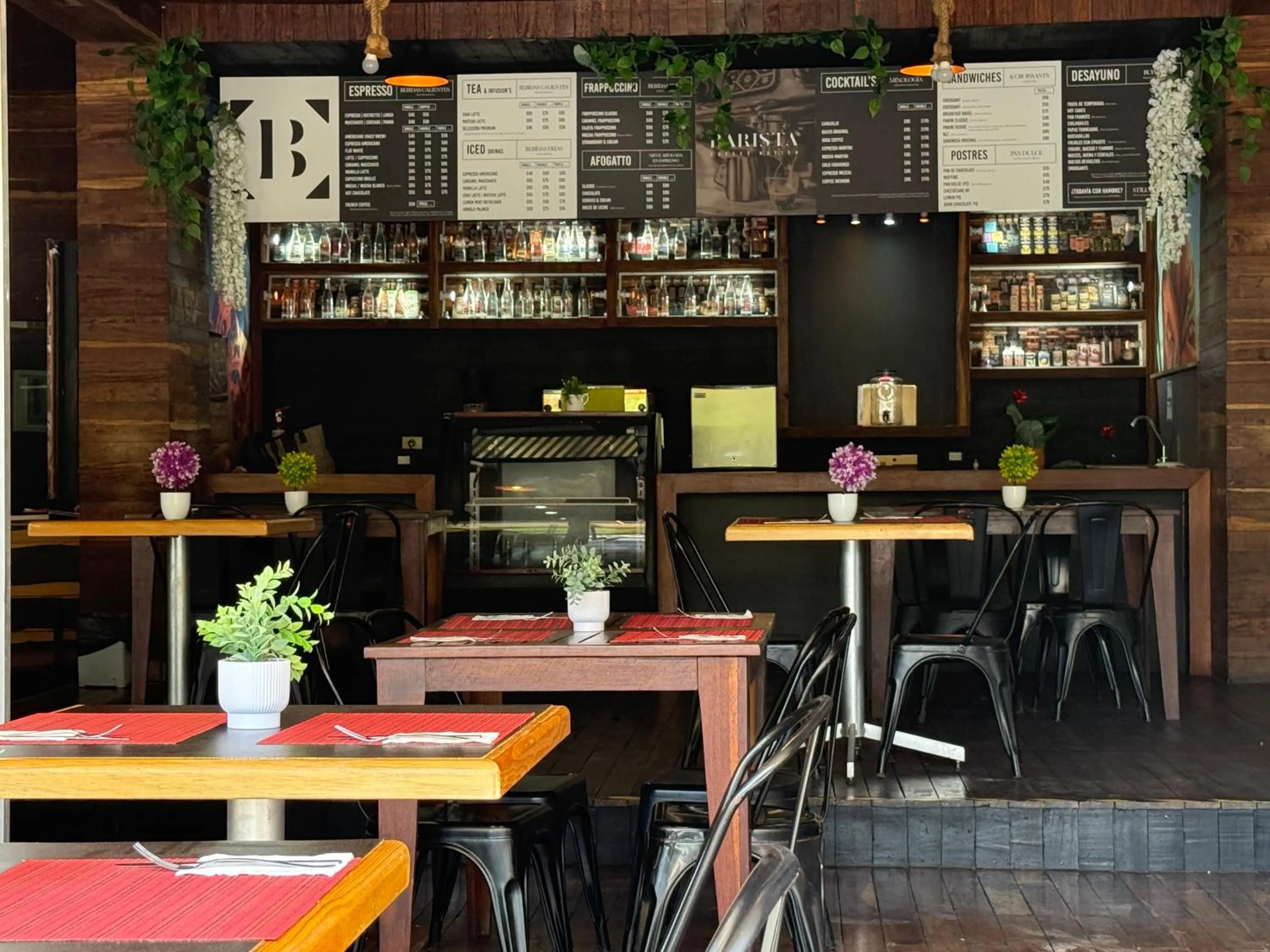 Restaurant/places to eat in Reina Roja Hotel Boutique