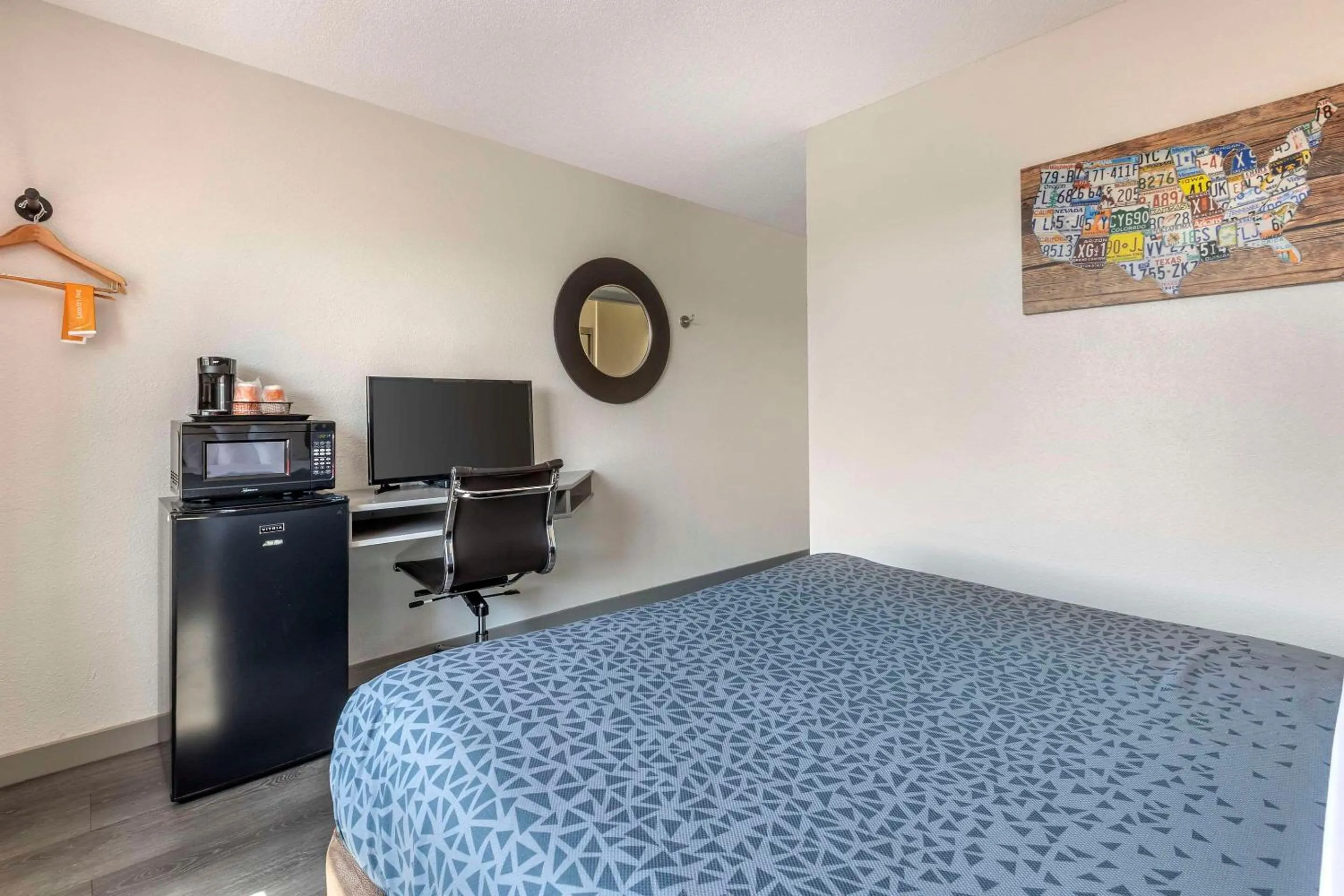 Bedroom, Bed in Econo Lodge Inn & Suites