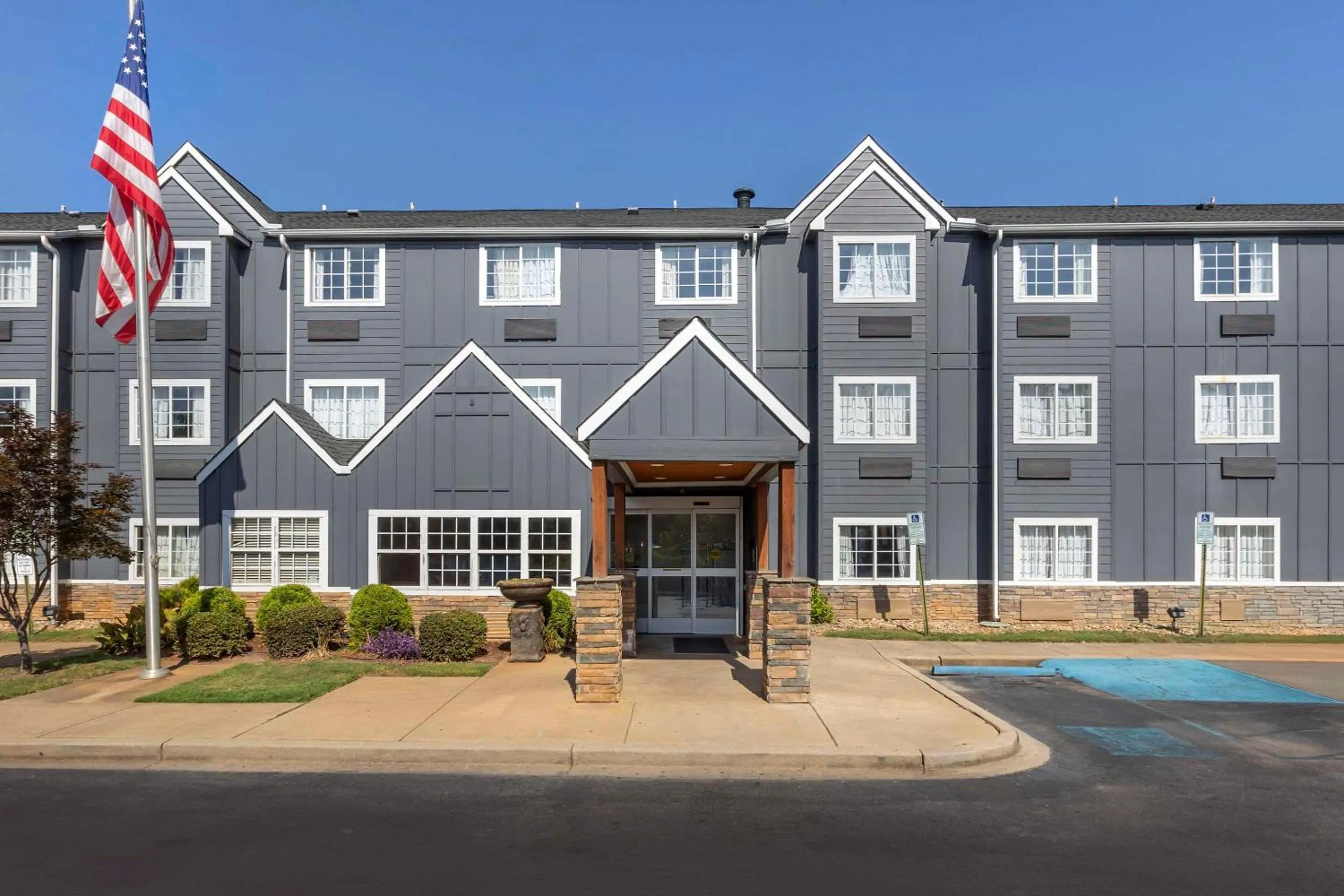 Property building in Econo Lodge Inn & Suites