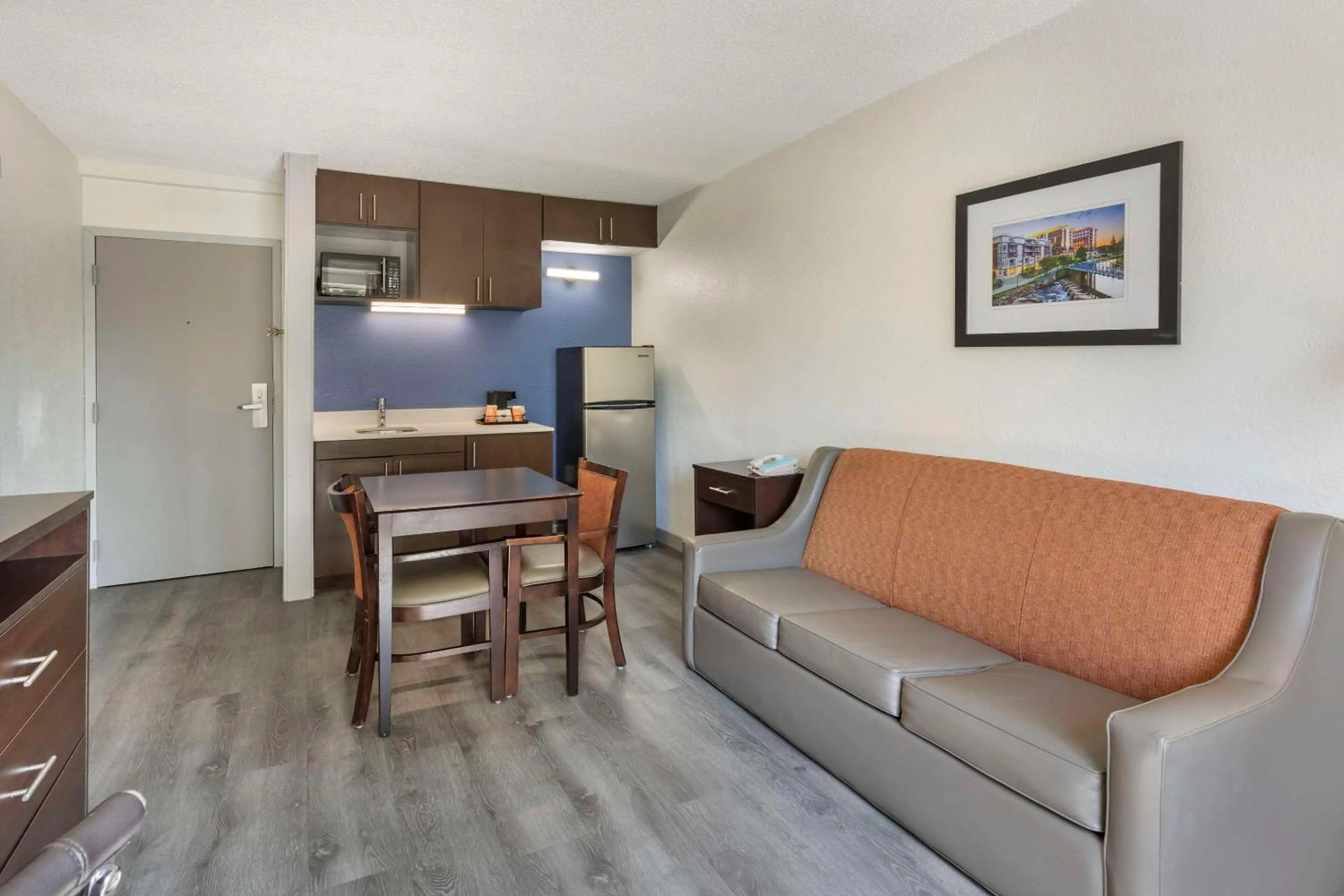 Bedroom in Econo Lodge Inn & Suites