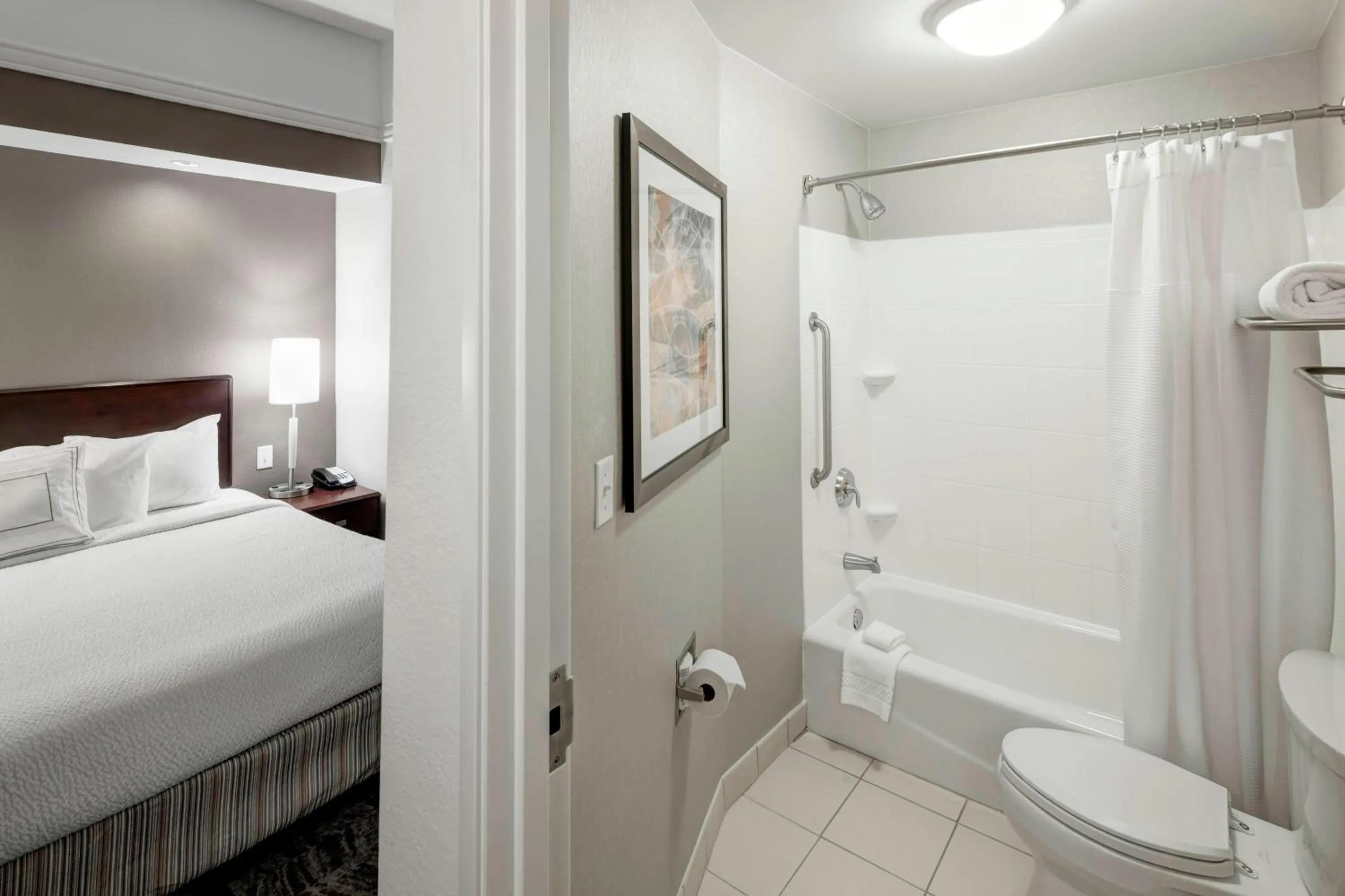 Bathroom, Bed in SpringHill Suites Columbus