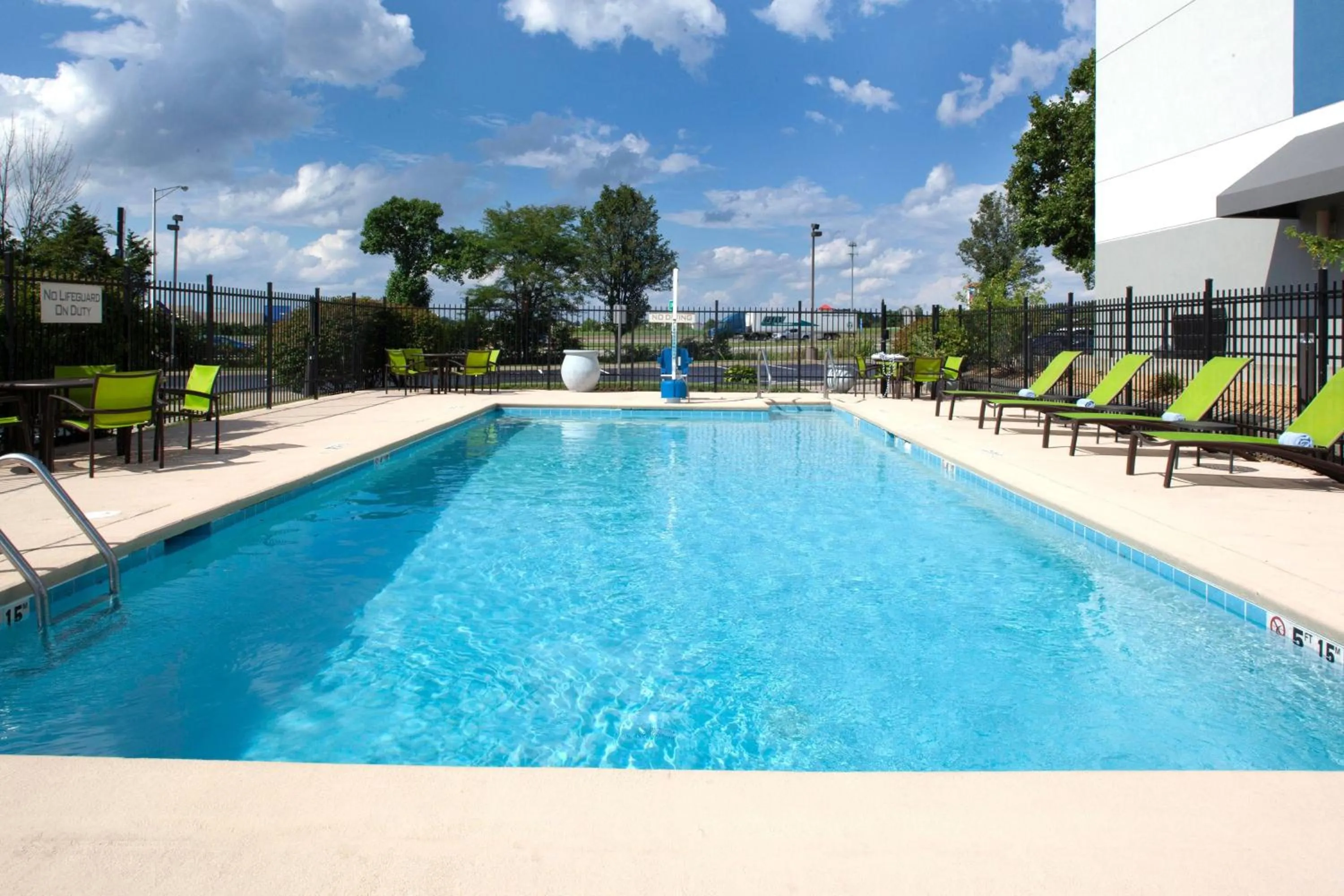 Swimming pool in SpringHill Suites Cincinnati North Forest Park