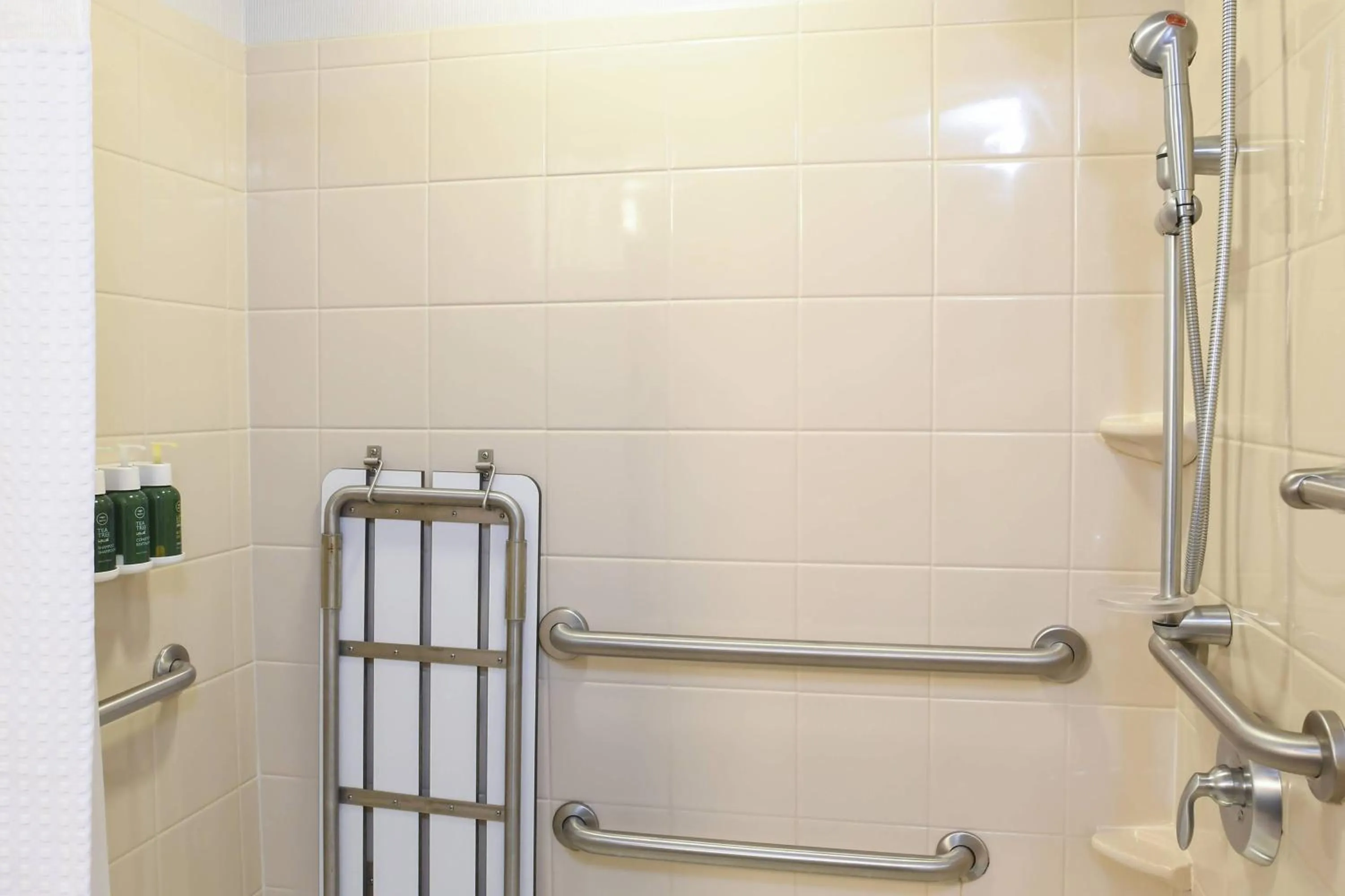 Bathroom in Courtyard Cincinnati North at Union Centre