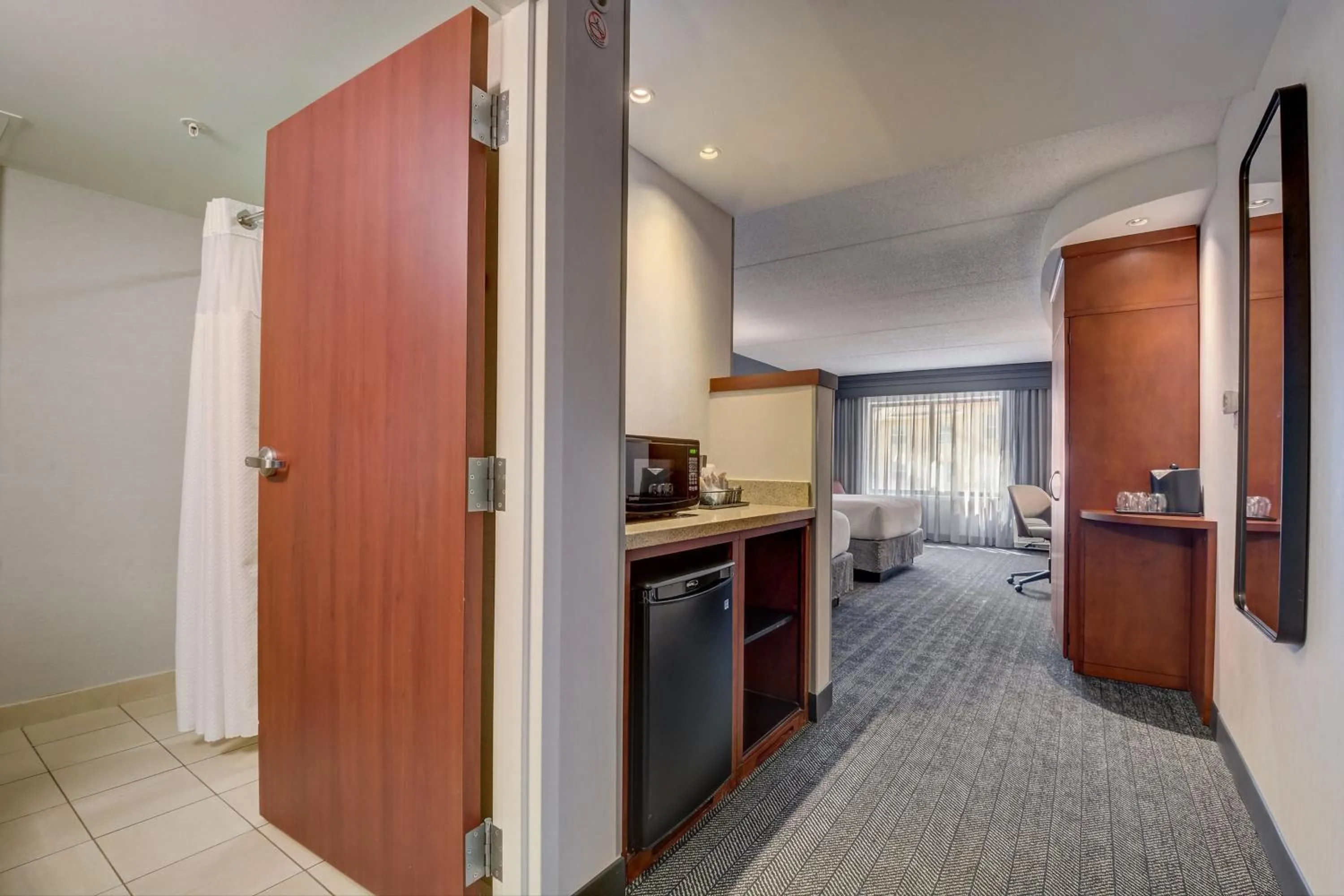 Photo of the whole room, Bed in Courtyard Cincinnati North at Union Centre