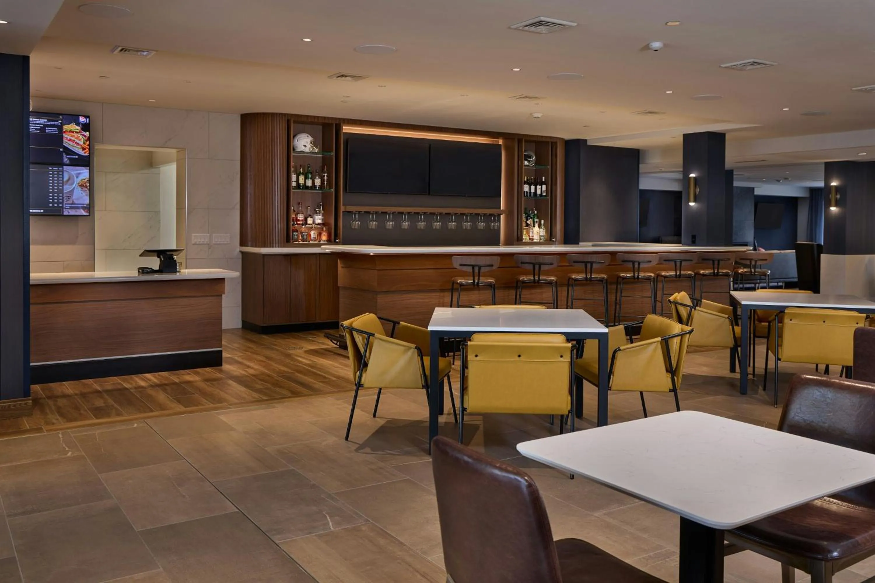 Restaurant/places to eat in Courtyard Wausau