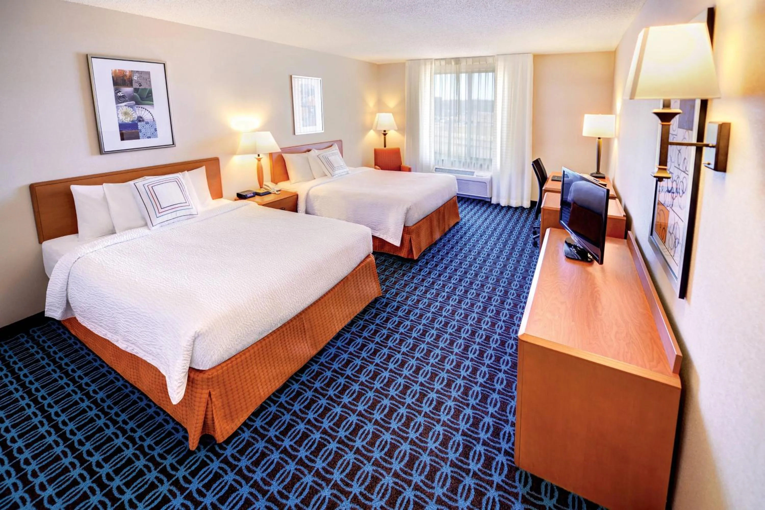Photo of the whole room, Bed in Fairfield Inn & Suites by Marriott Wausau