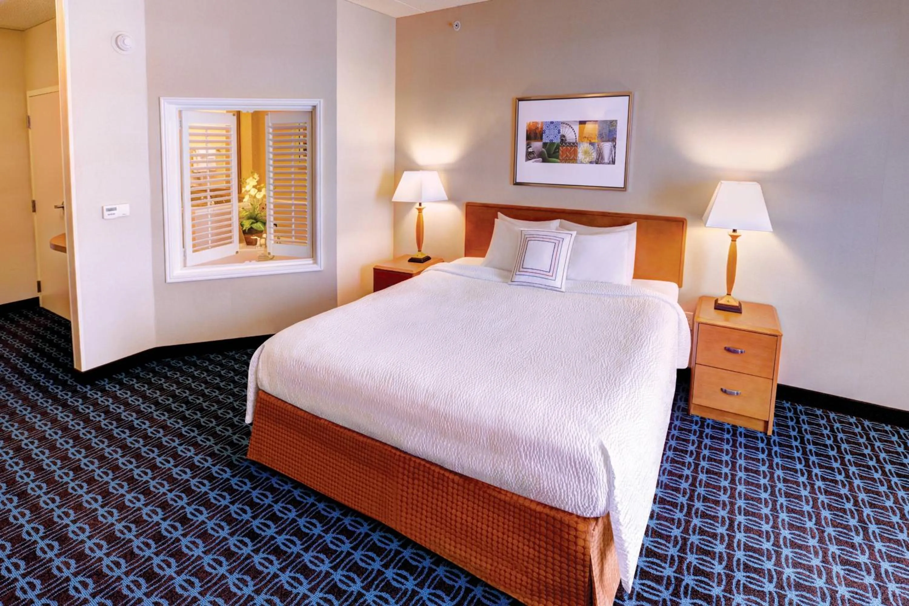 Swimming pool, Bed in Fairfield Inn & Suites by Marriott Wausau