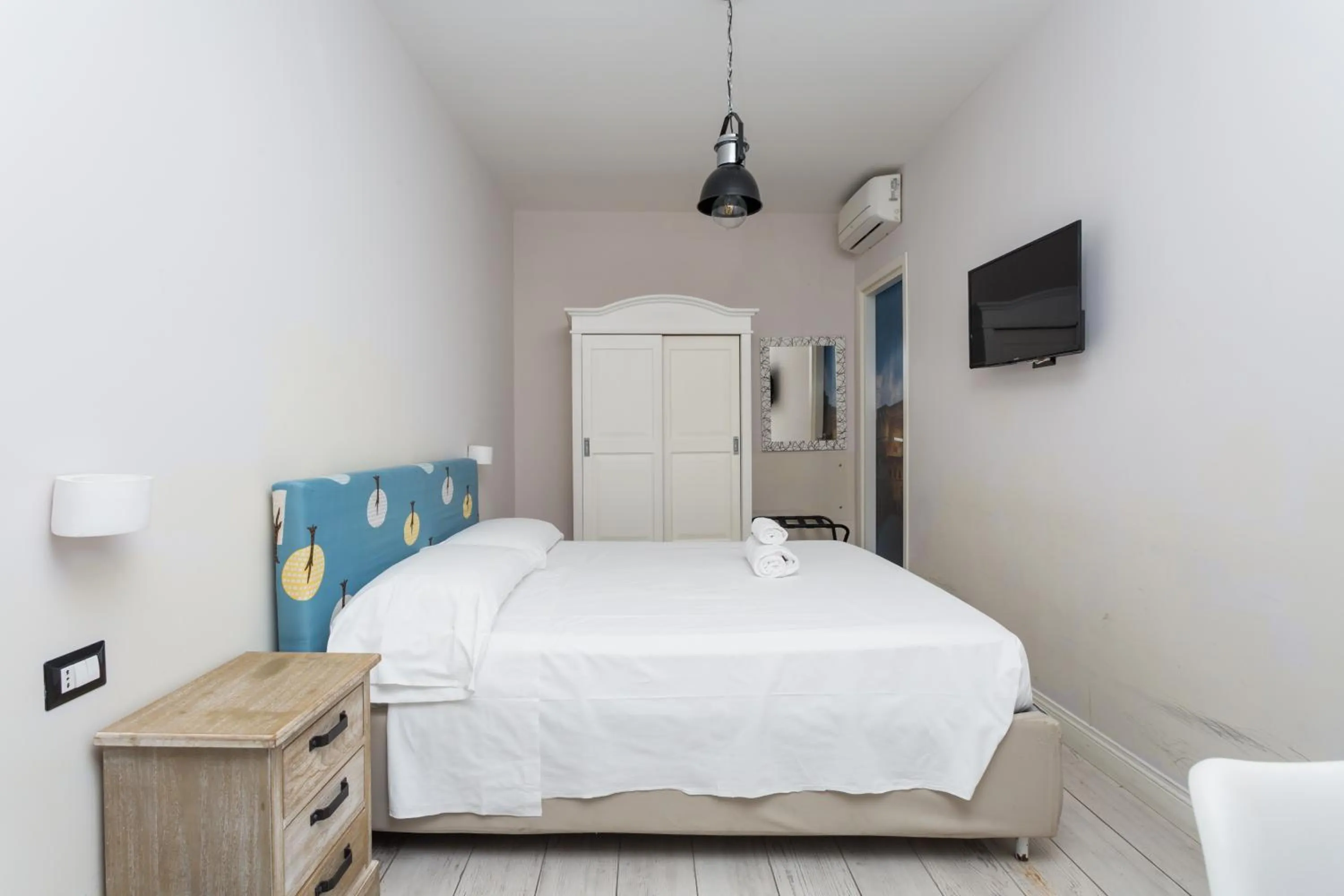 Bed in Chiaia 205 By Dimorra