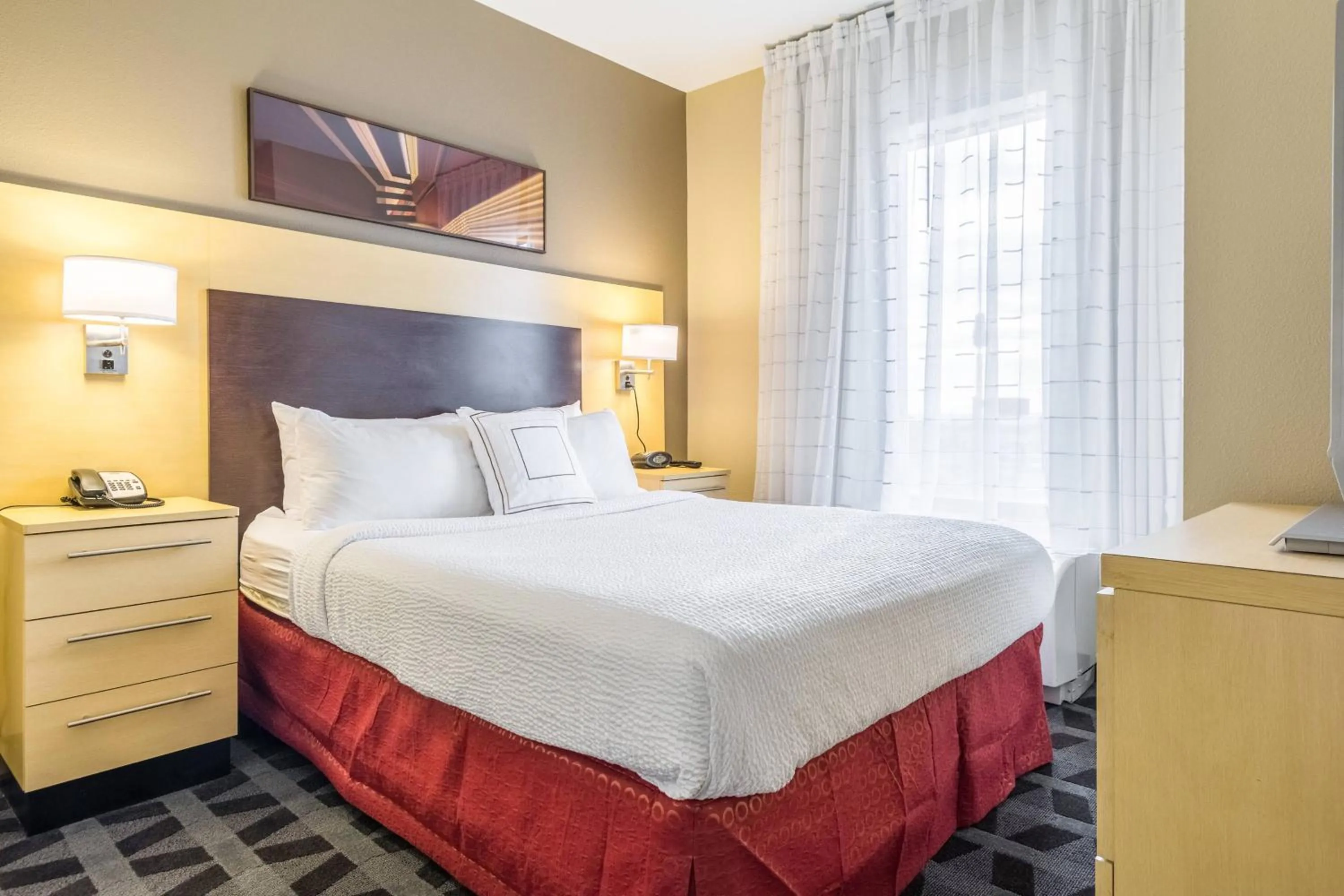 Bedroom, Bed in TownePlace Suites Dayton North