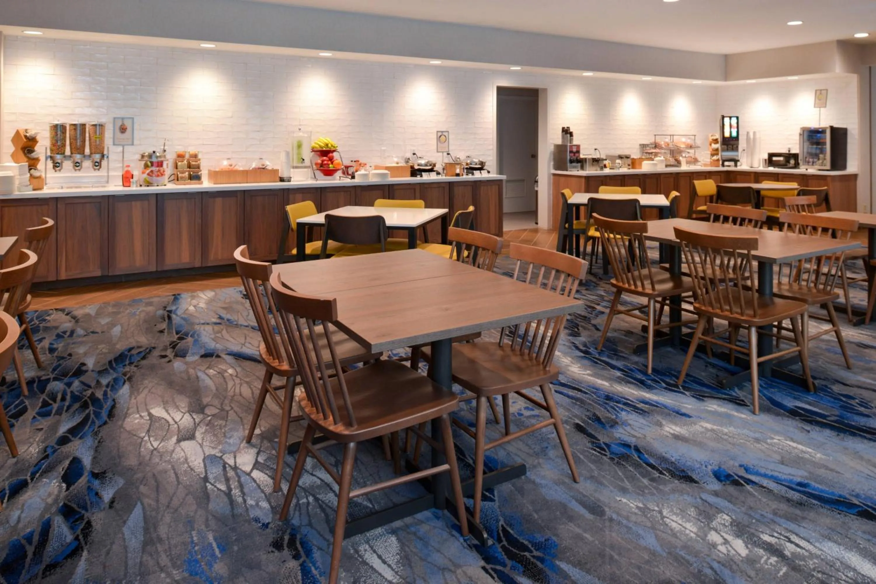 Breakfast in Fairfield Inn Arlington Near Six Flags