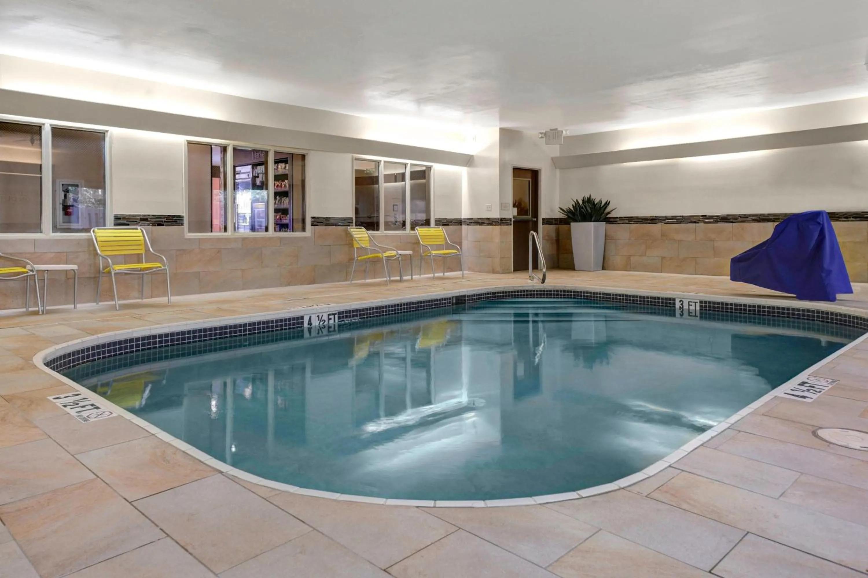 Swimming pool in Fairfield Inn by Marriott Dothan