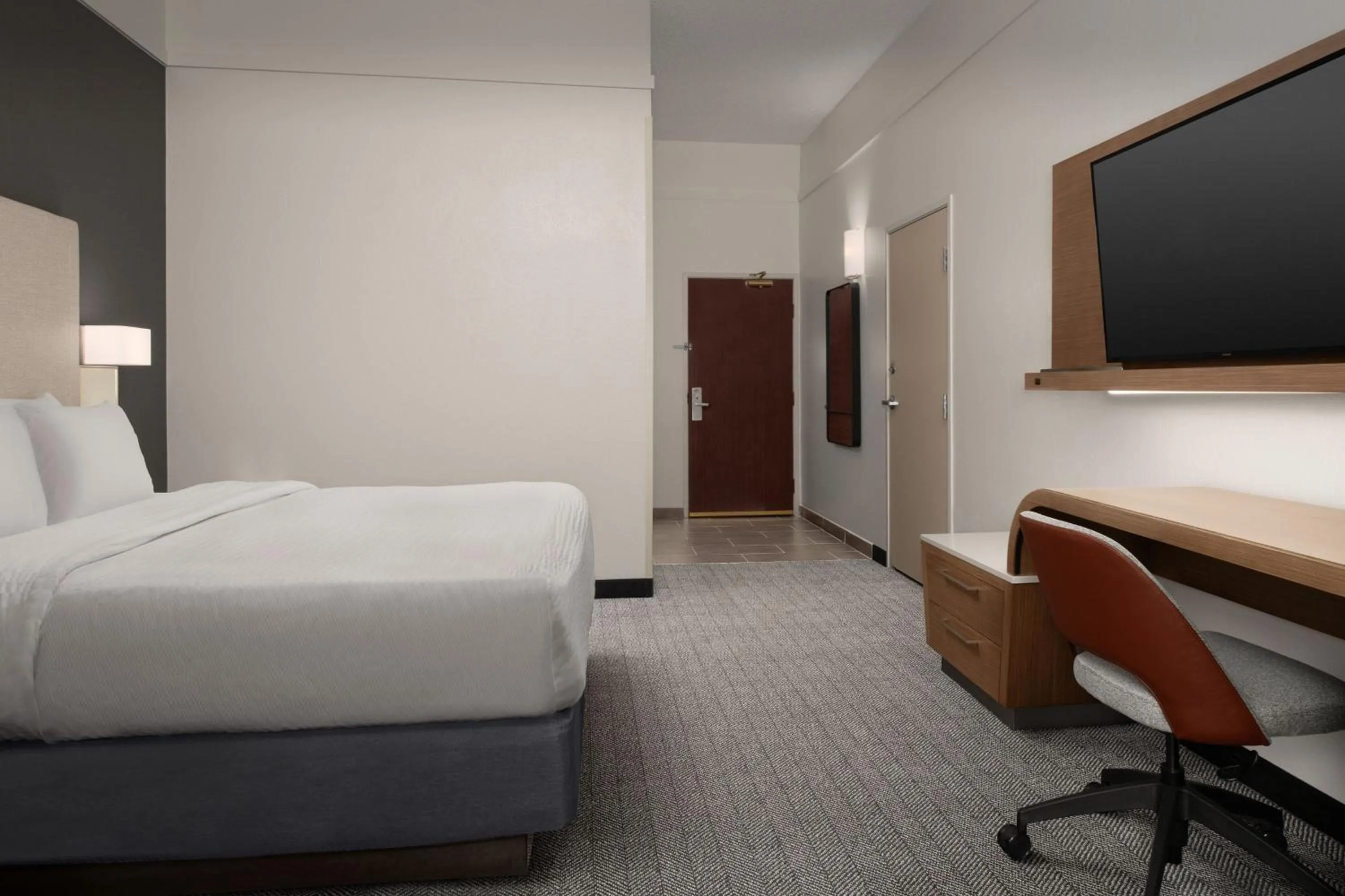 Photo of the whole room, Bed in Courtyard by Marriott Dothan