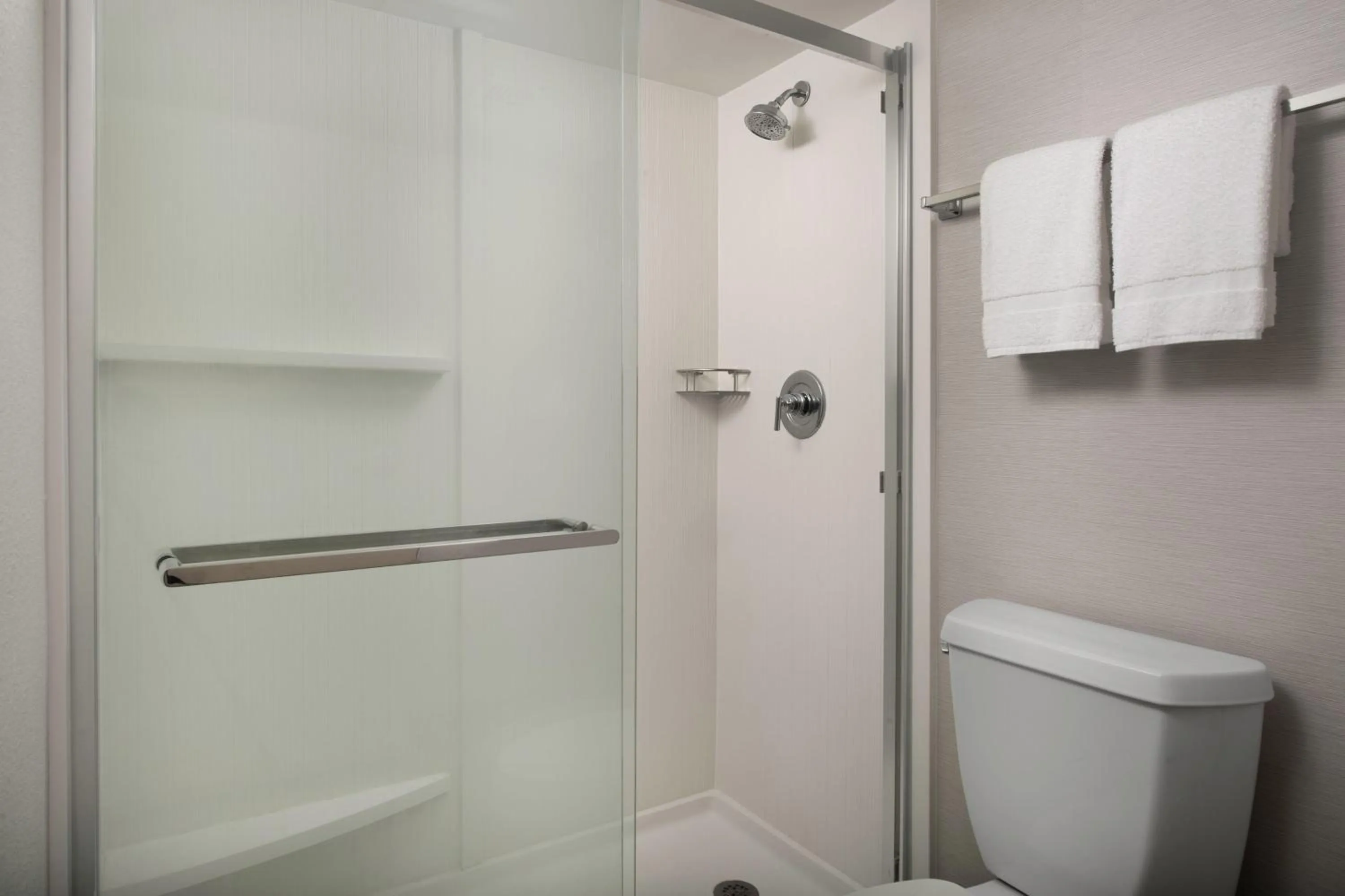 Bathroom in Courtyard by Marriott Dothan