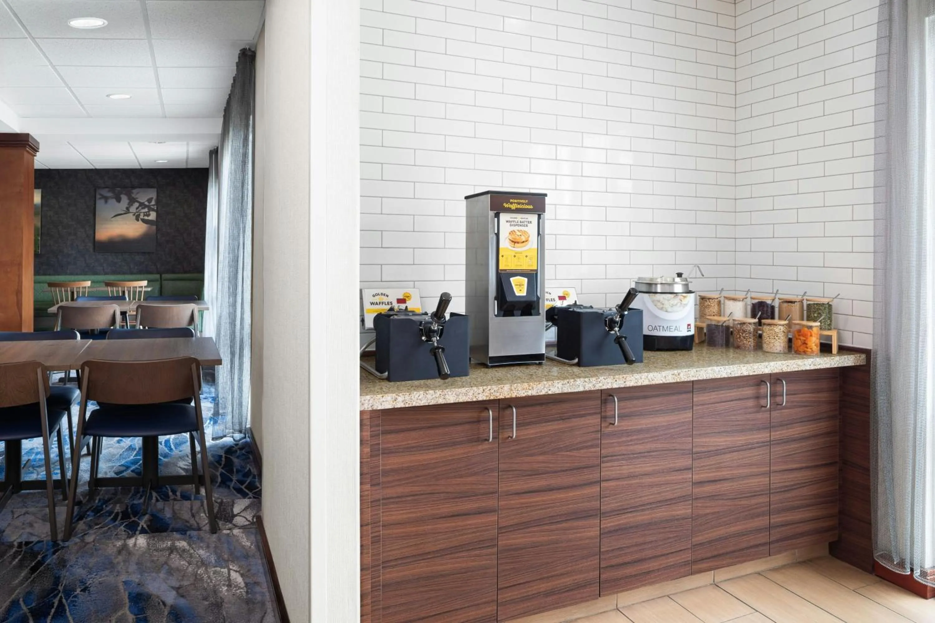 Breakfast in Fairfield Inn & Suites Marianna