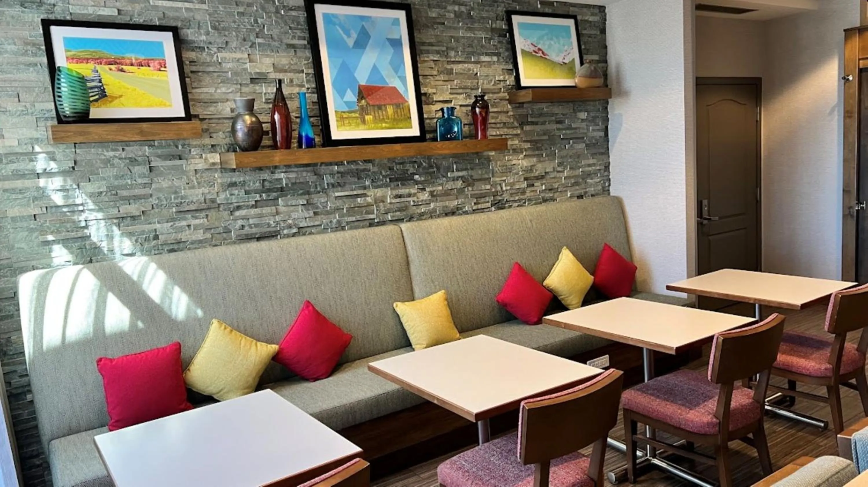 Seating area in Hampton Inn by Hilton Montrose