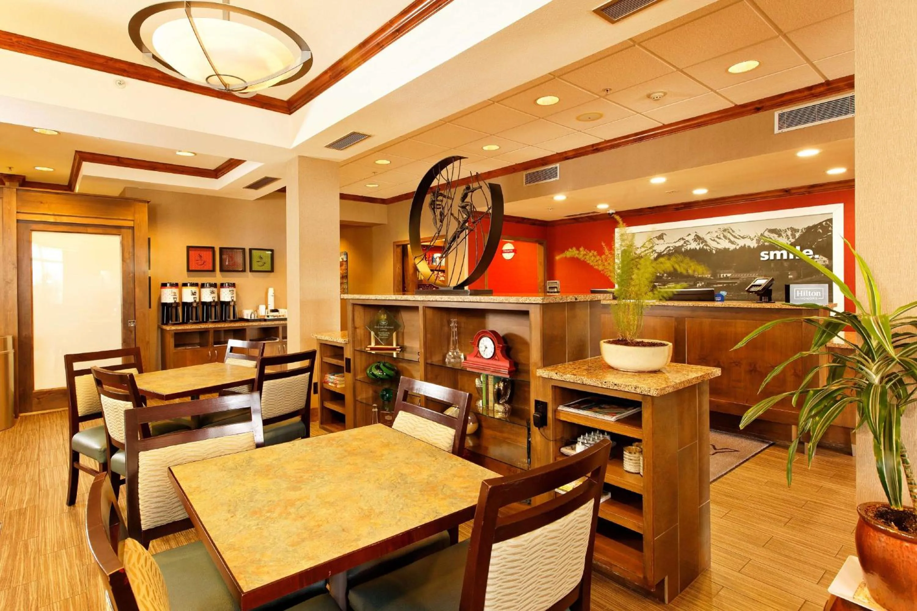 Dining area in Hampton Inn by Hilton Montrose