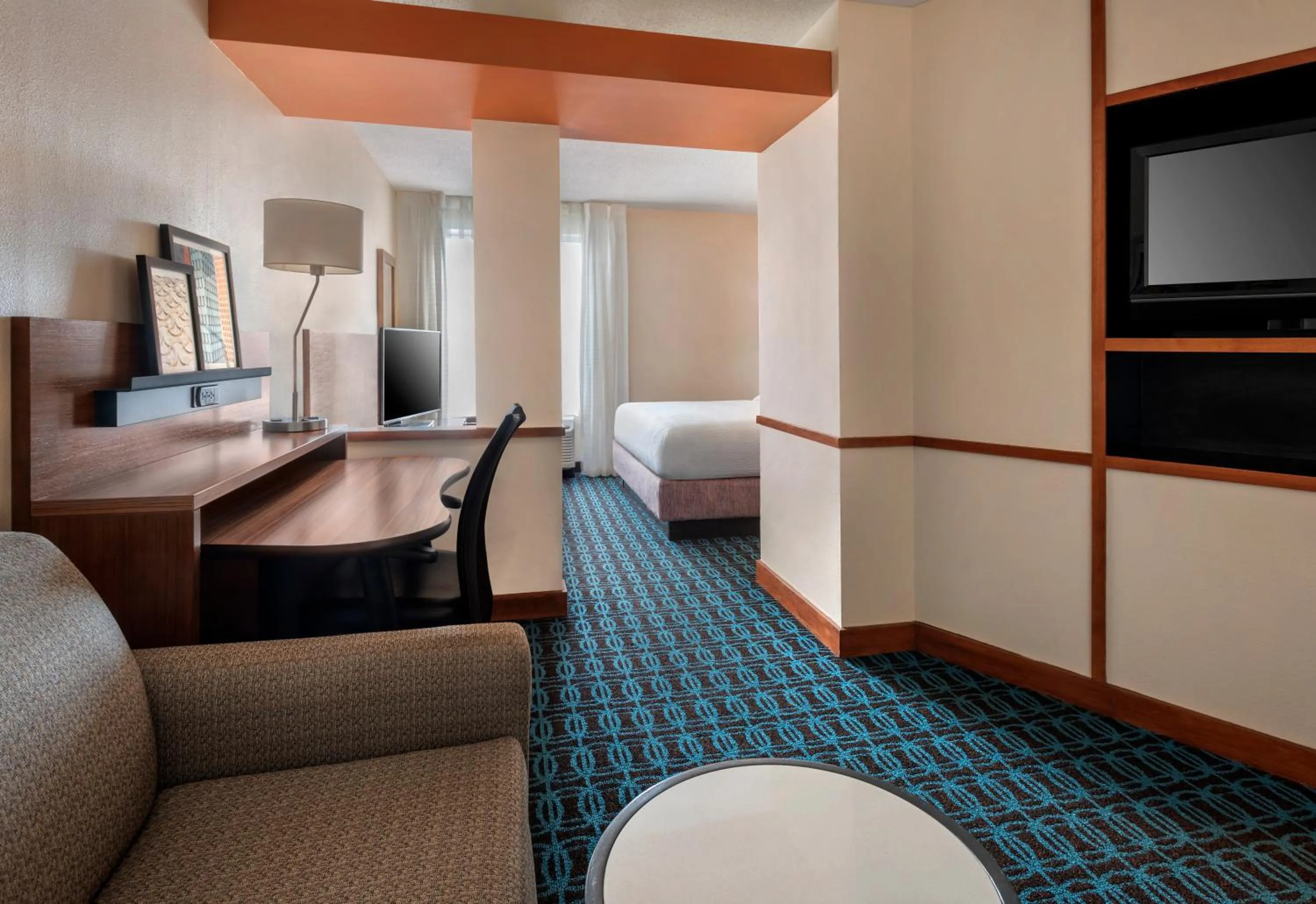 Communal lounge/ TV room, Bed in Fairfield Inn & Suites by Marriott Dover