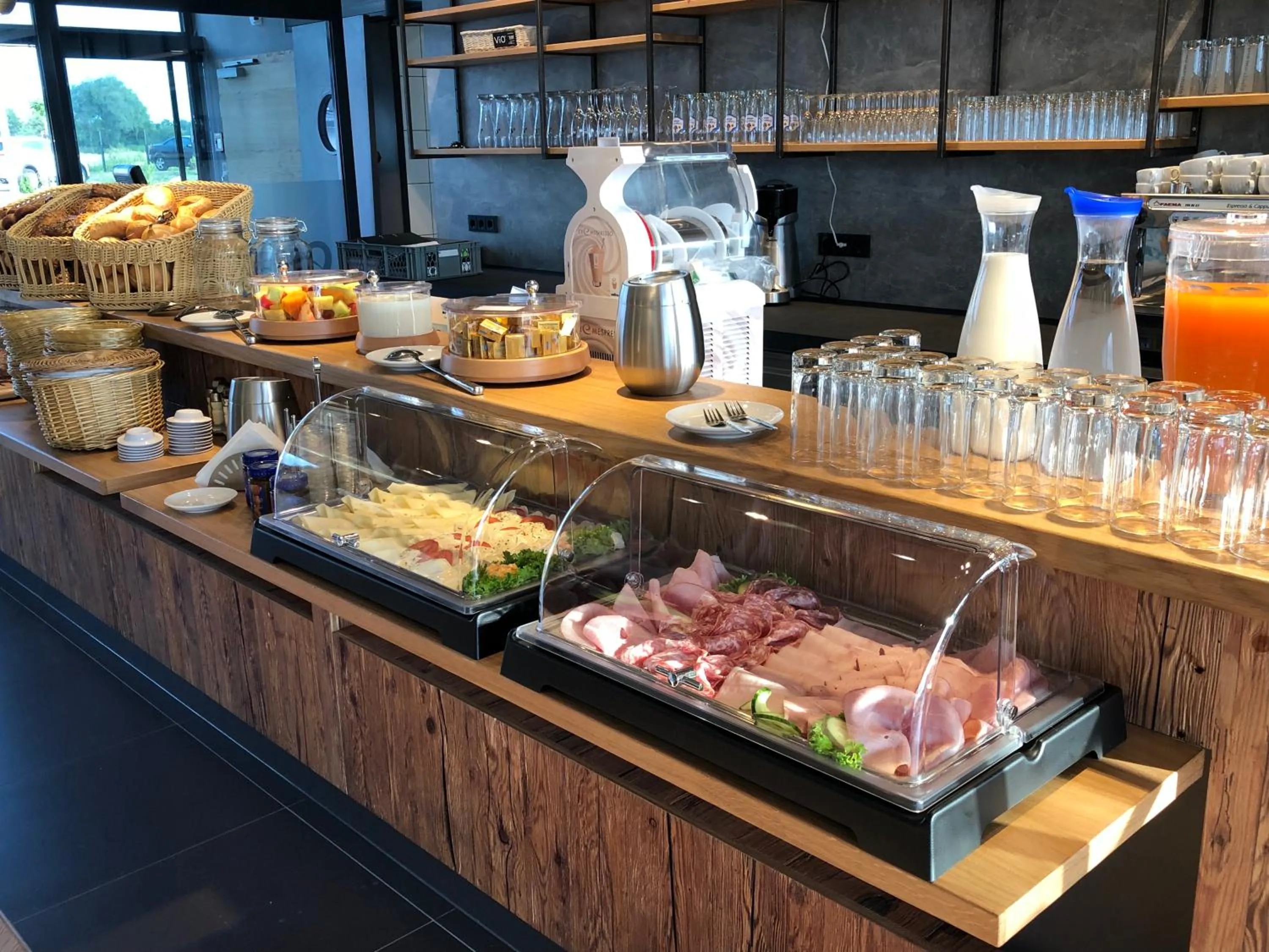 Restaurant/places to eat in motel isar | 24h/7 checkin