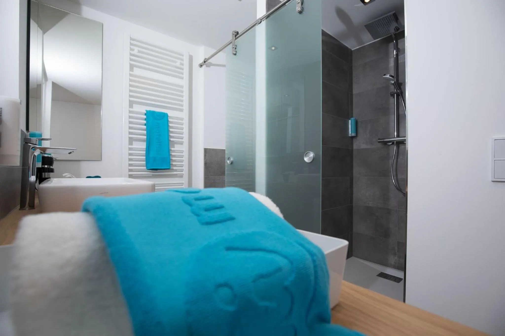 Bathroom in motel isar | 24h/7 checkin