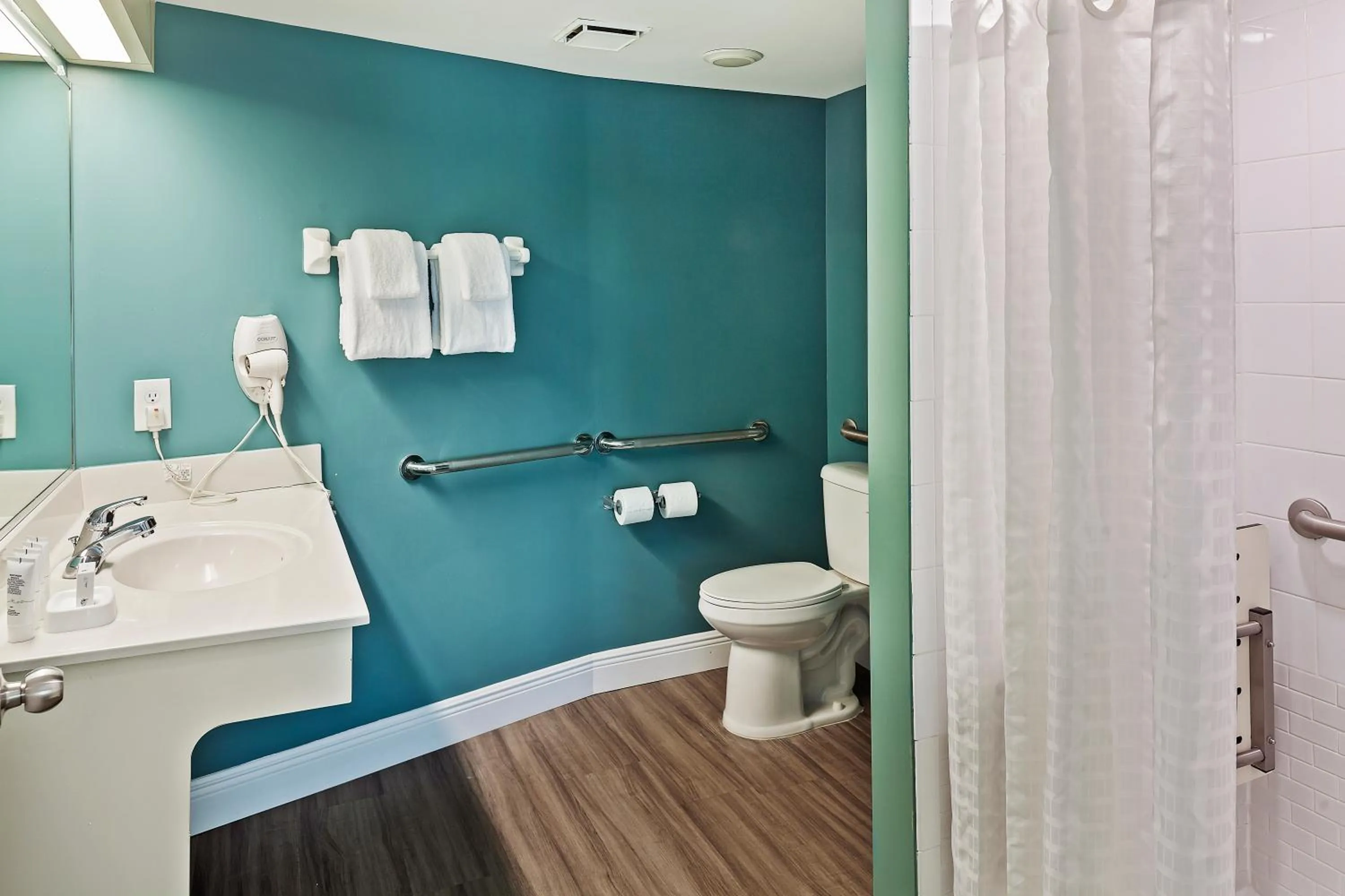 Bathroom in Royal Floridian Resort by Spinnaker