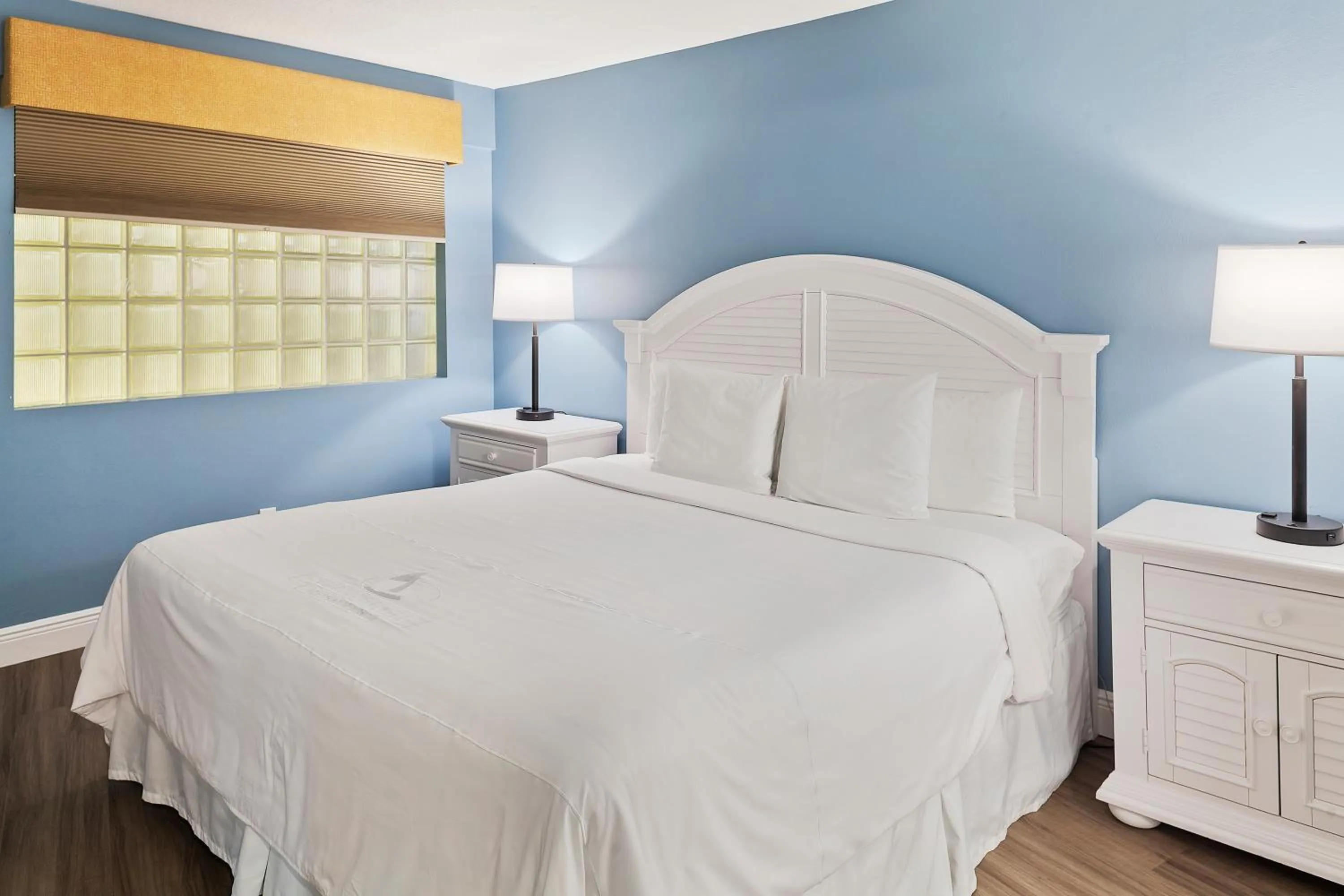 Bed in Royal Floridian Resort by Spinnaker