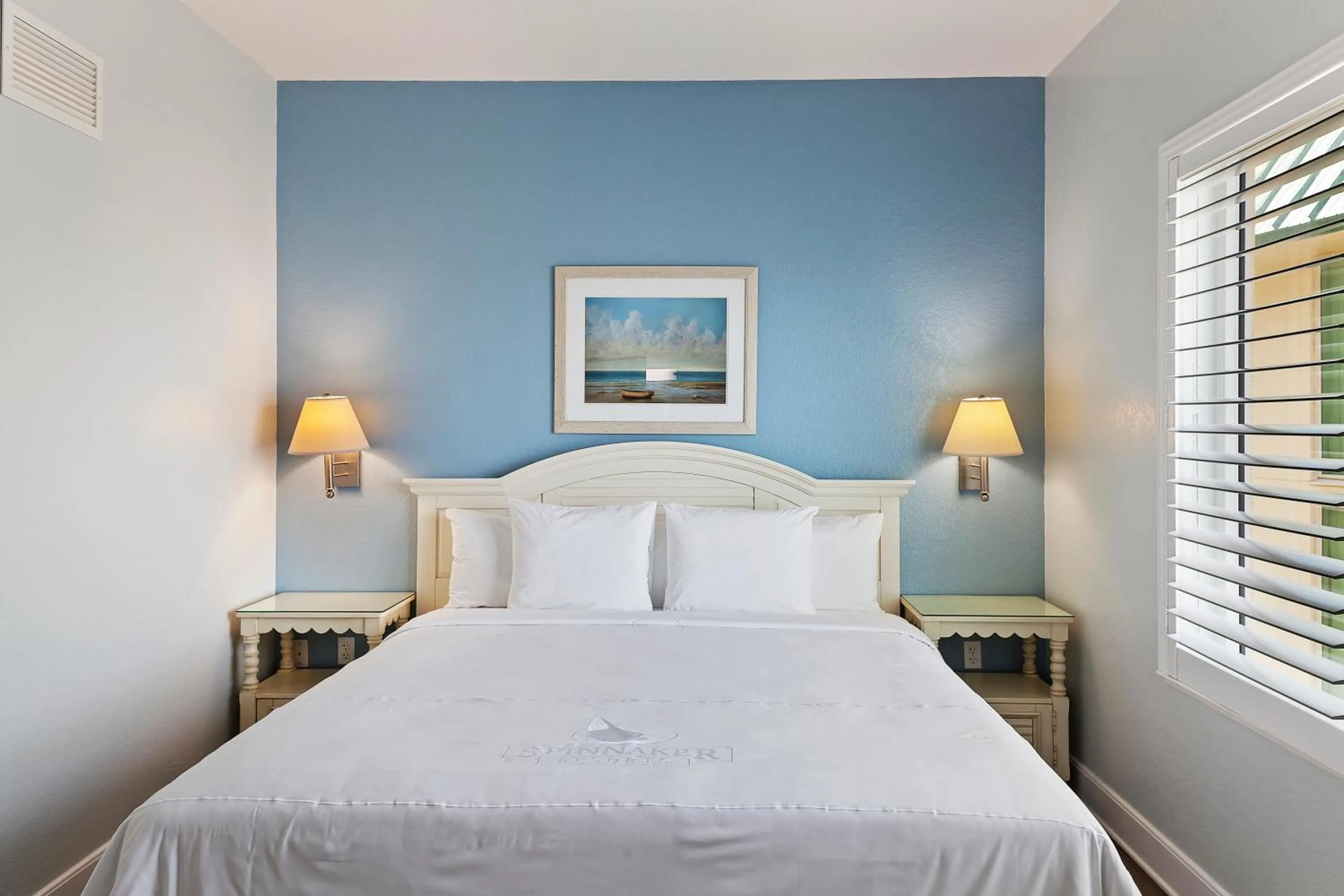 Bedroom, Bed in Royal Floridian Resort by Spinnaker