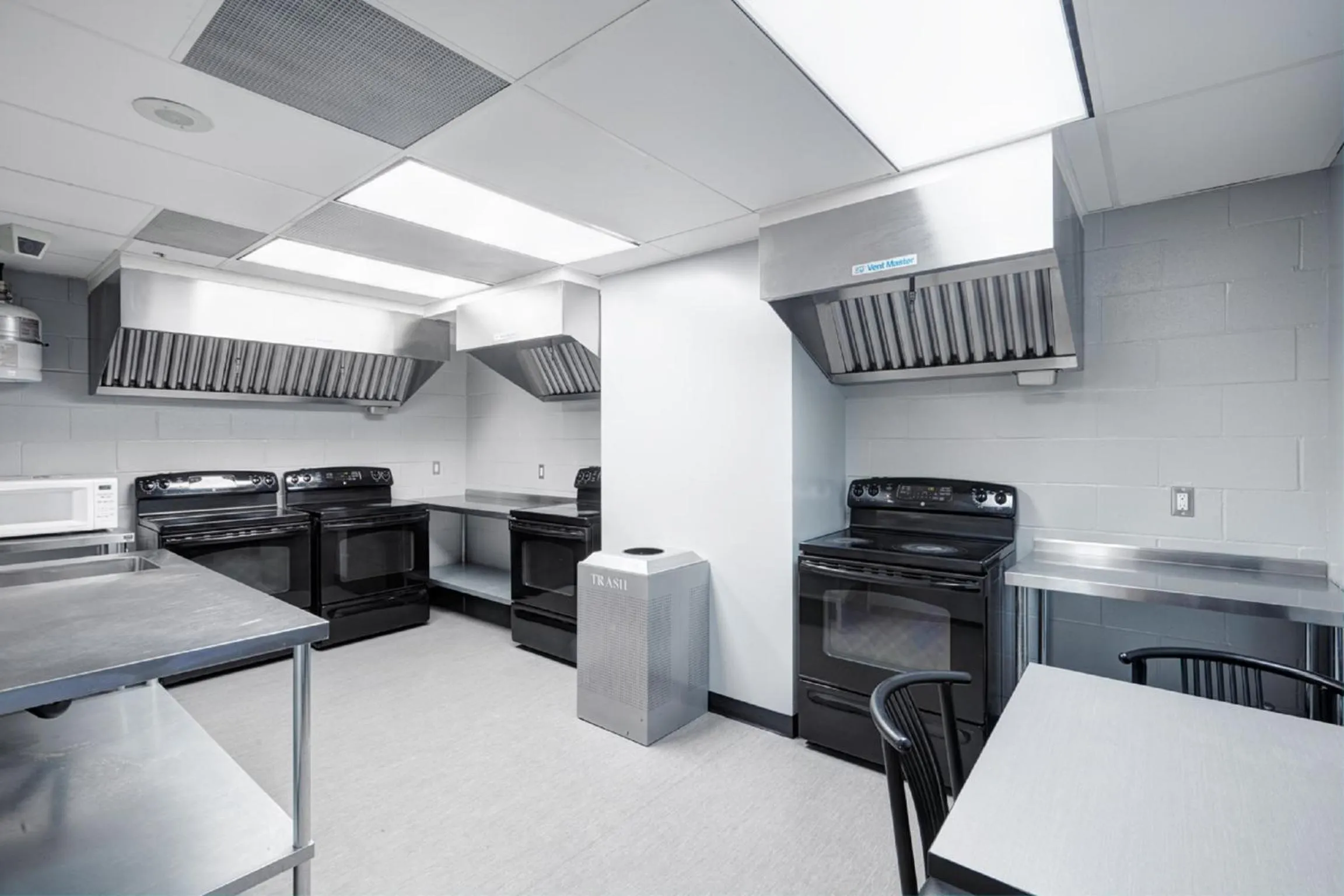 Communal kitchen in Residence & Conference Centre - Toronto