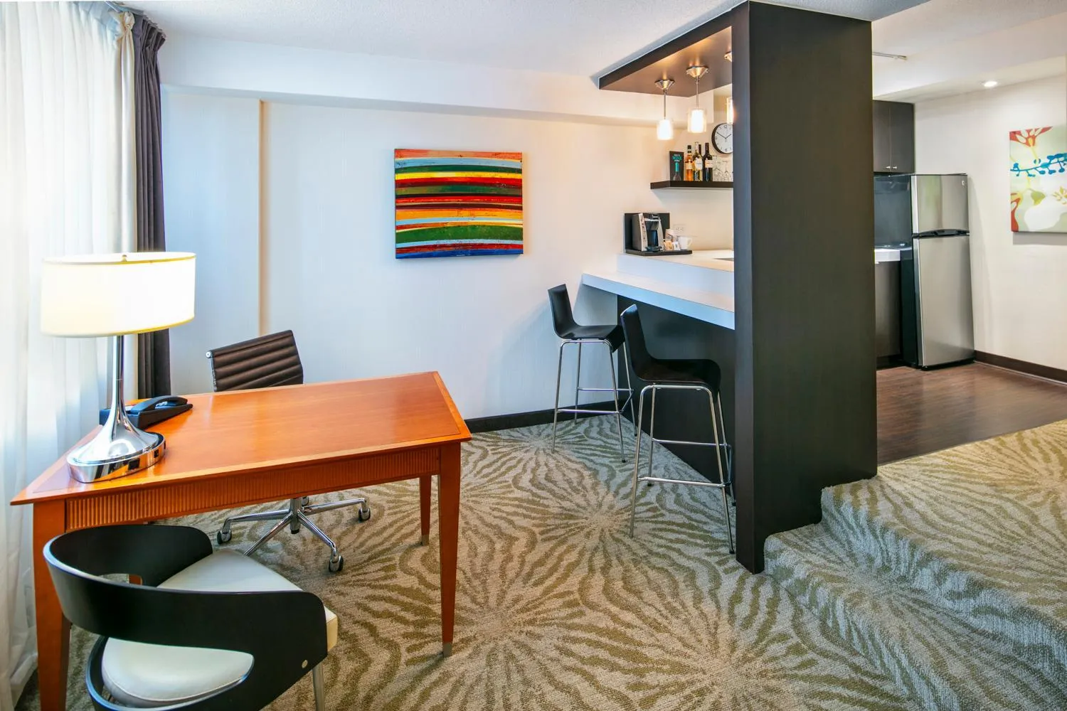 Kitchen or kitchenette, Bed in Cambridge Suites Hotel Halifax