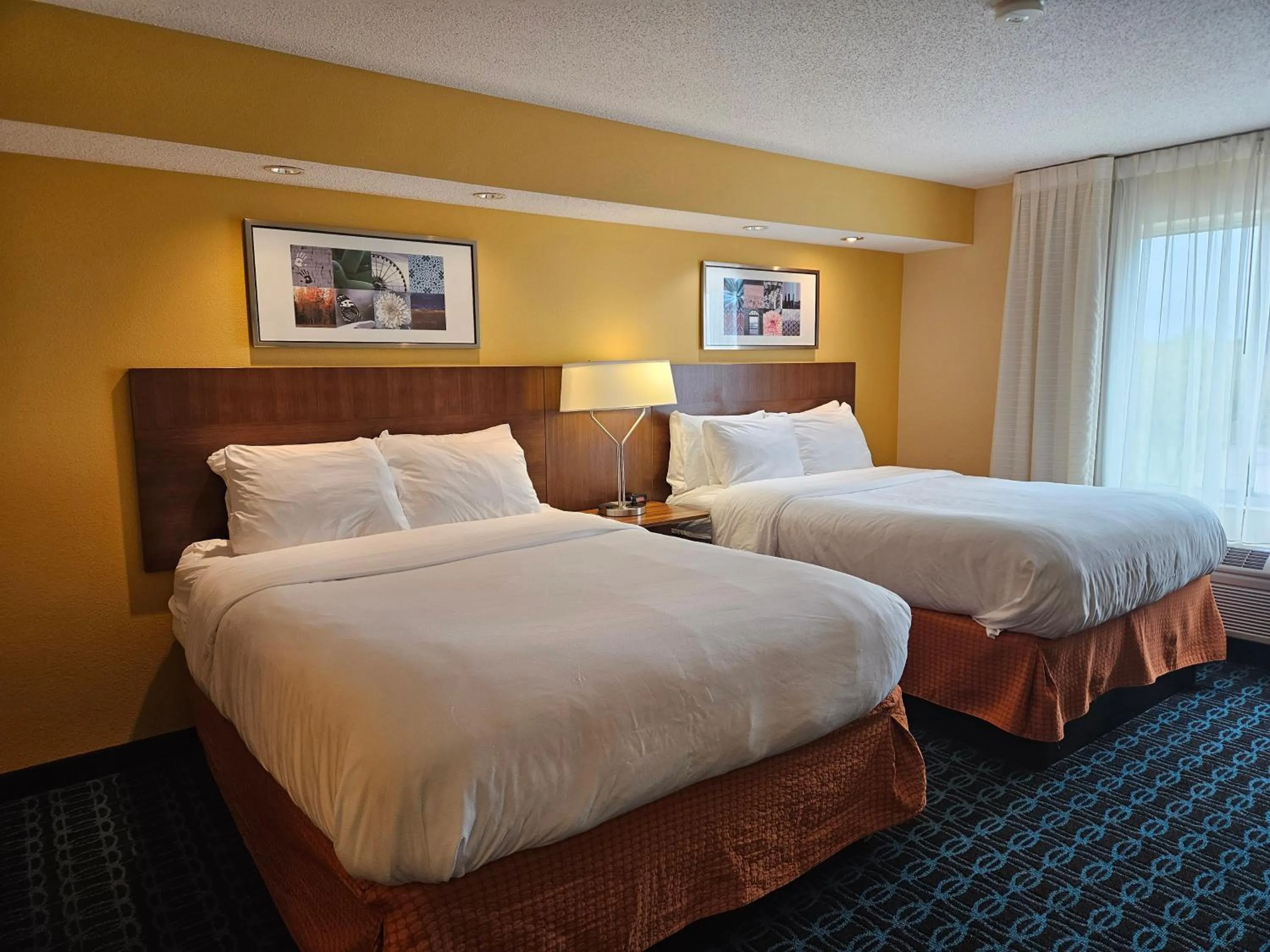 Bed in Comfort Inn & Suites Ankeny - Des Moines