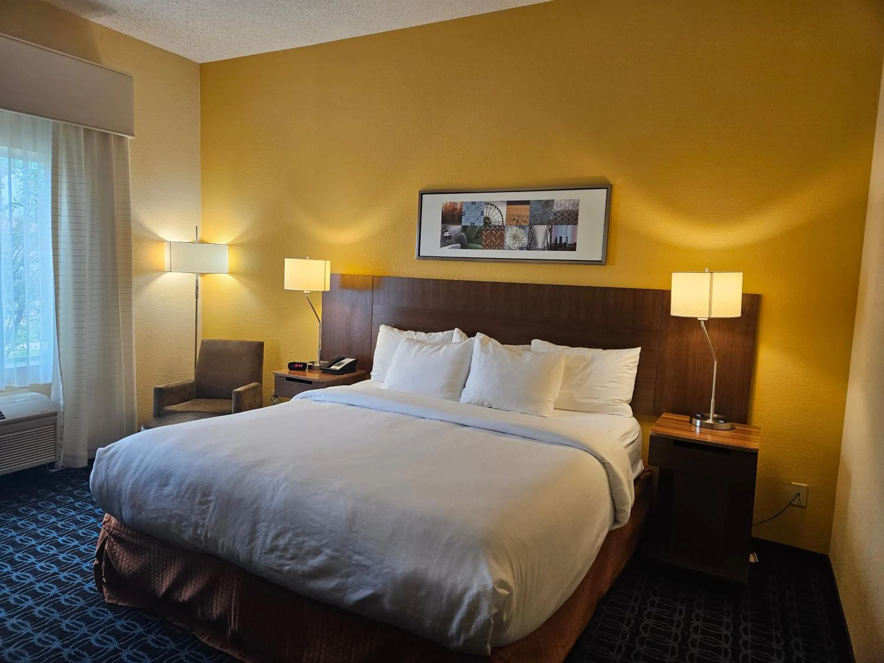 Bed in Comfort Inn & Suites Ankeny - Des Moines