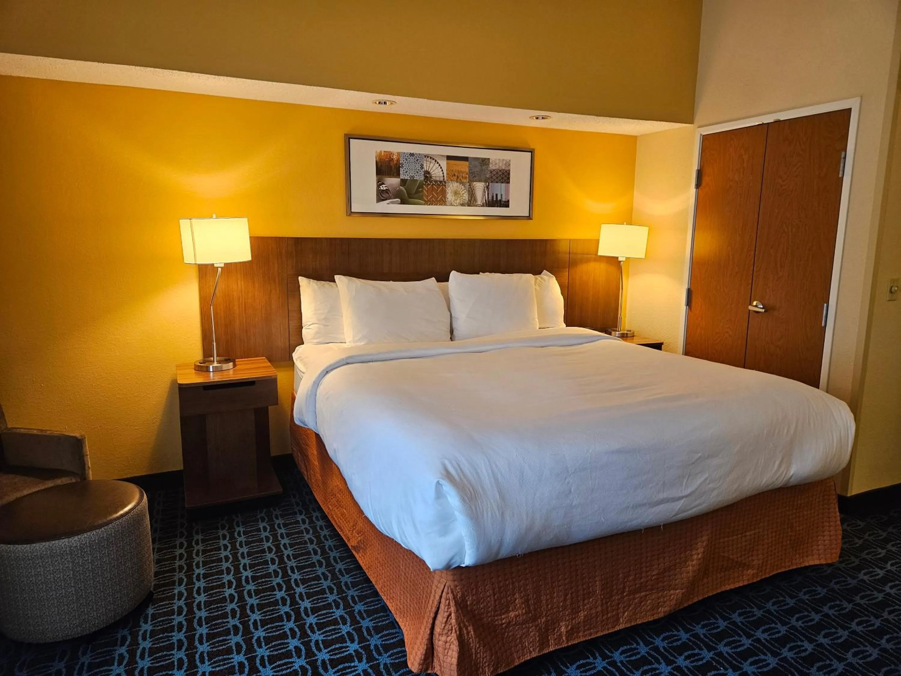 Bed in Comfort Inn & Suites Ankeny - Des Moines