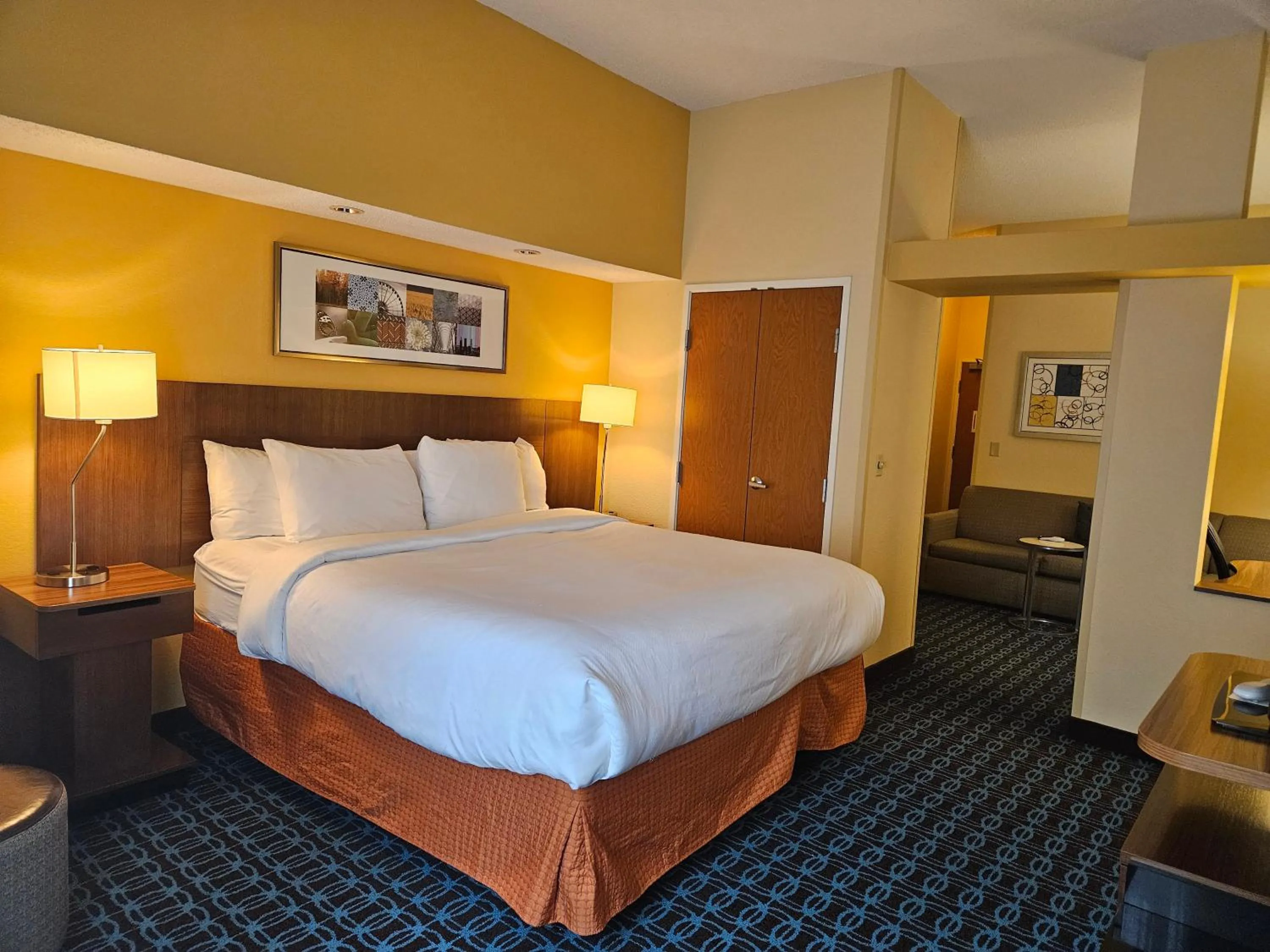 Bed in Comfort Inn & Suites Ankeny - Des Moines