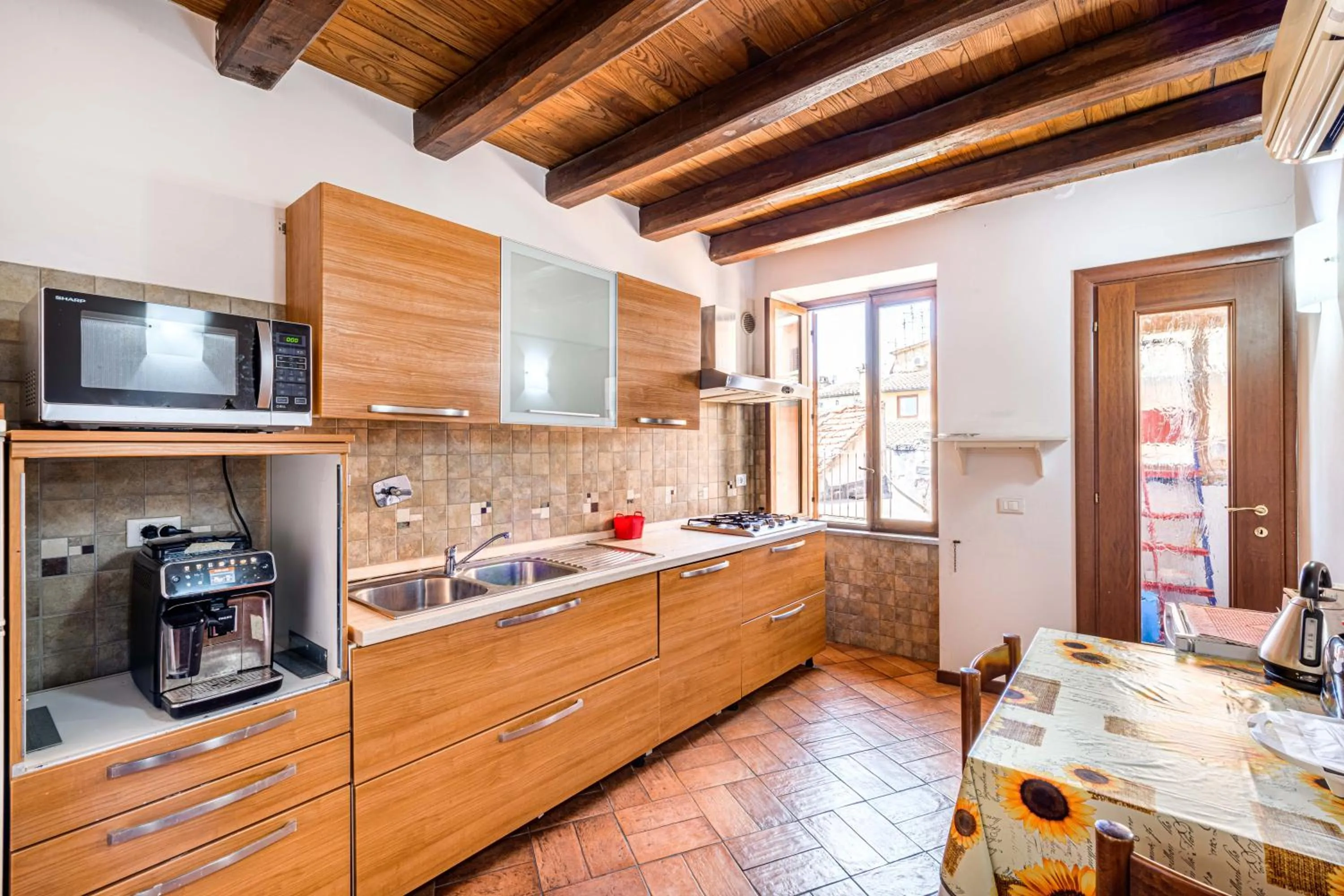 Communal kitchen in BB Il Re Alla Reginella Guest House
