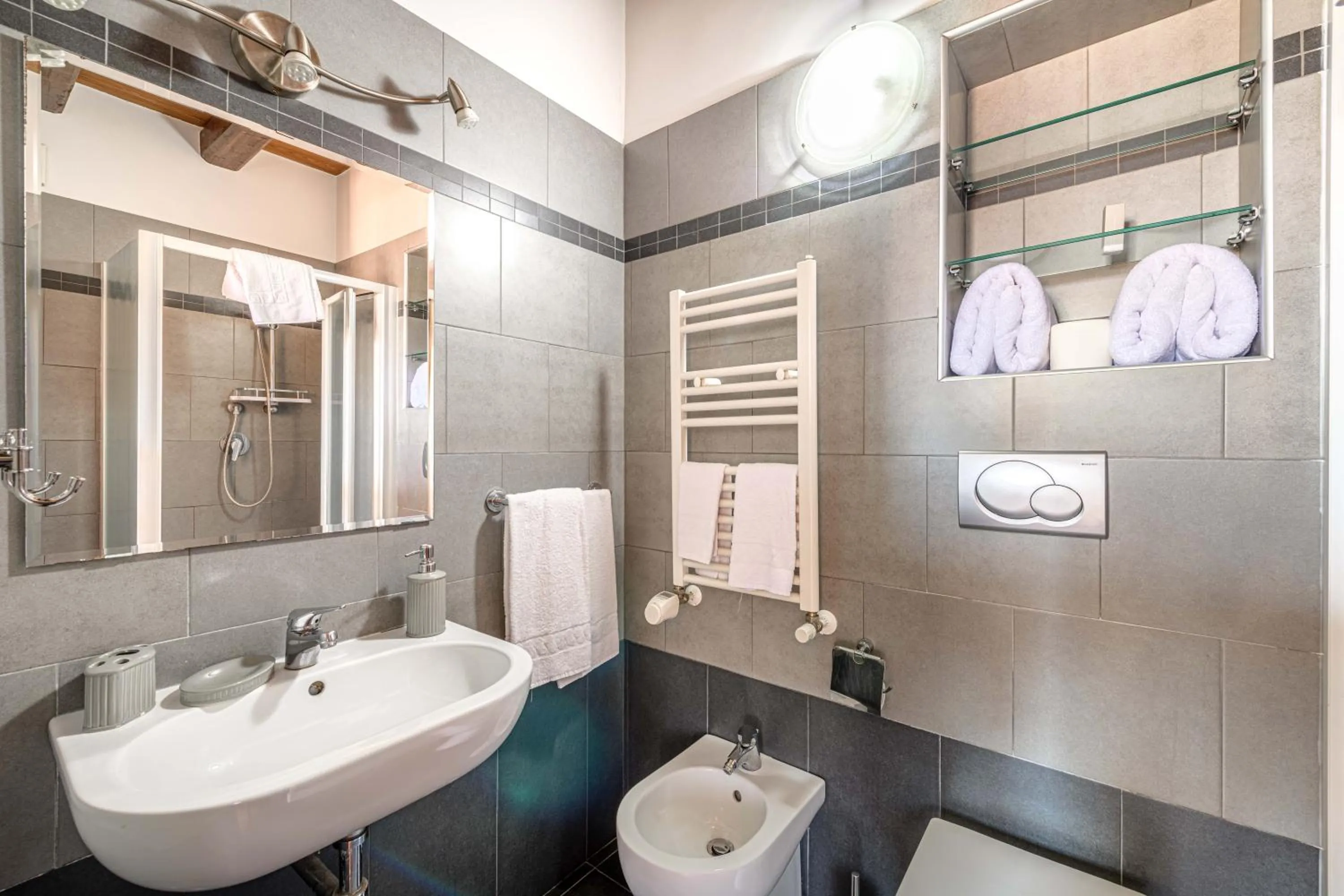 Bathroom in BB Il Re Alla Reginella Guest House